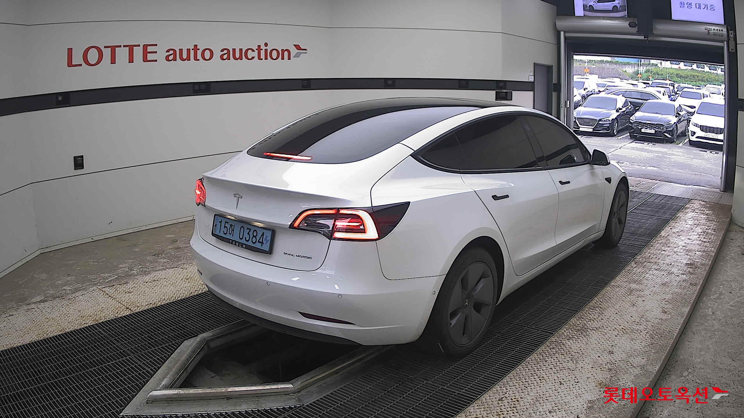 2022 - tesla model 3