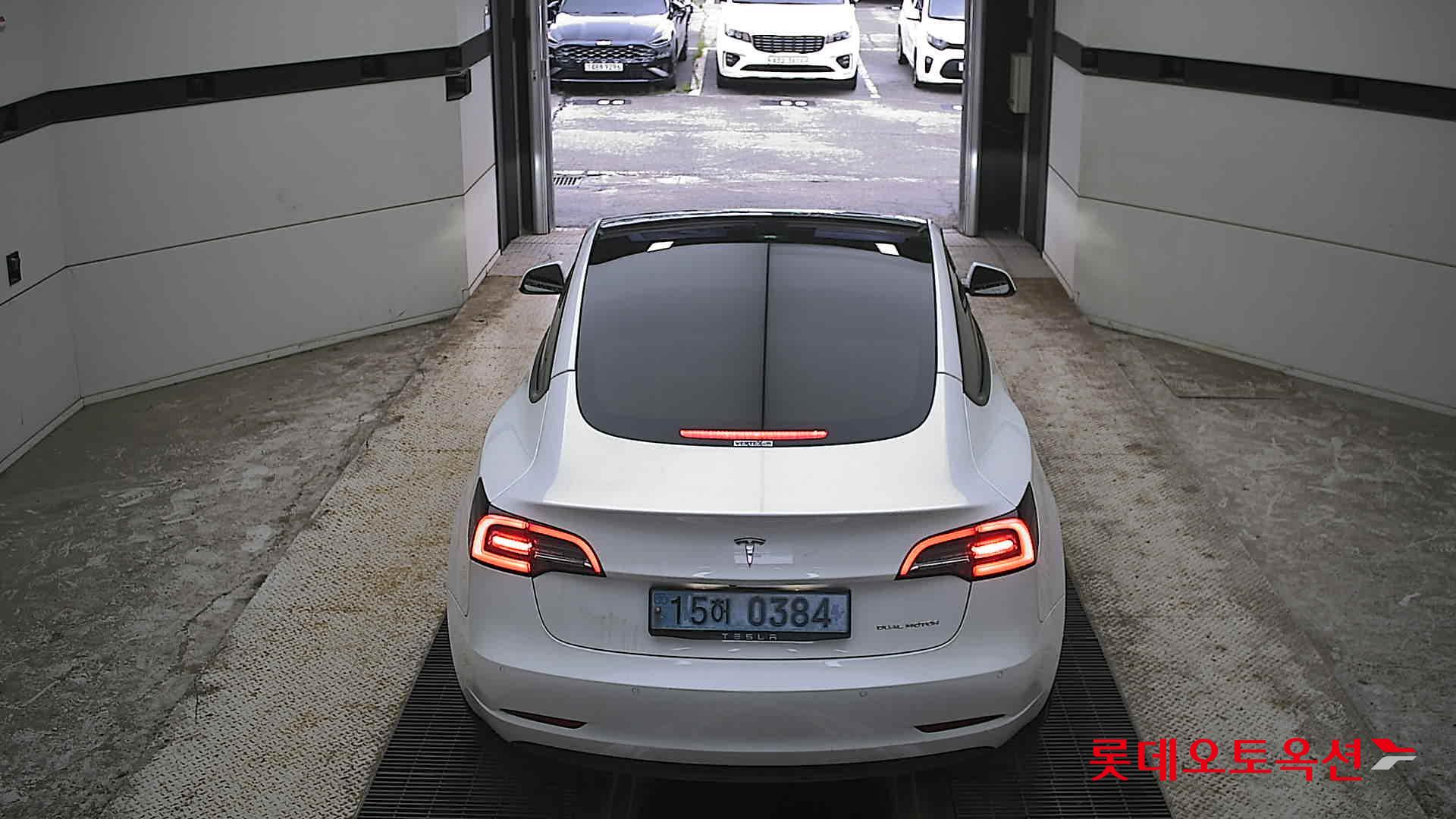 2022 - tesla model 3