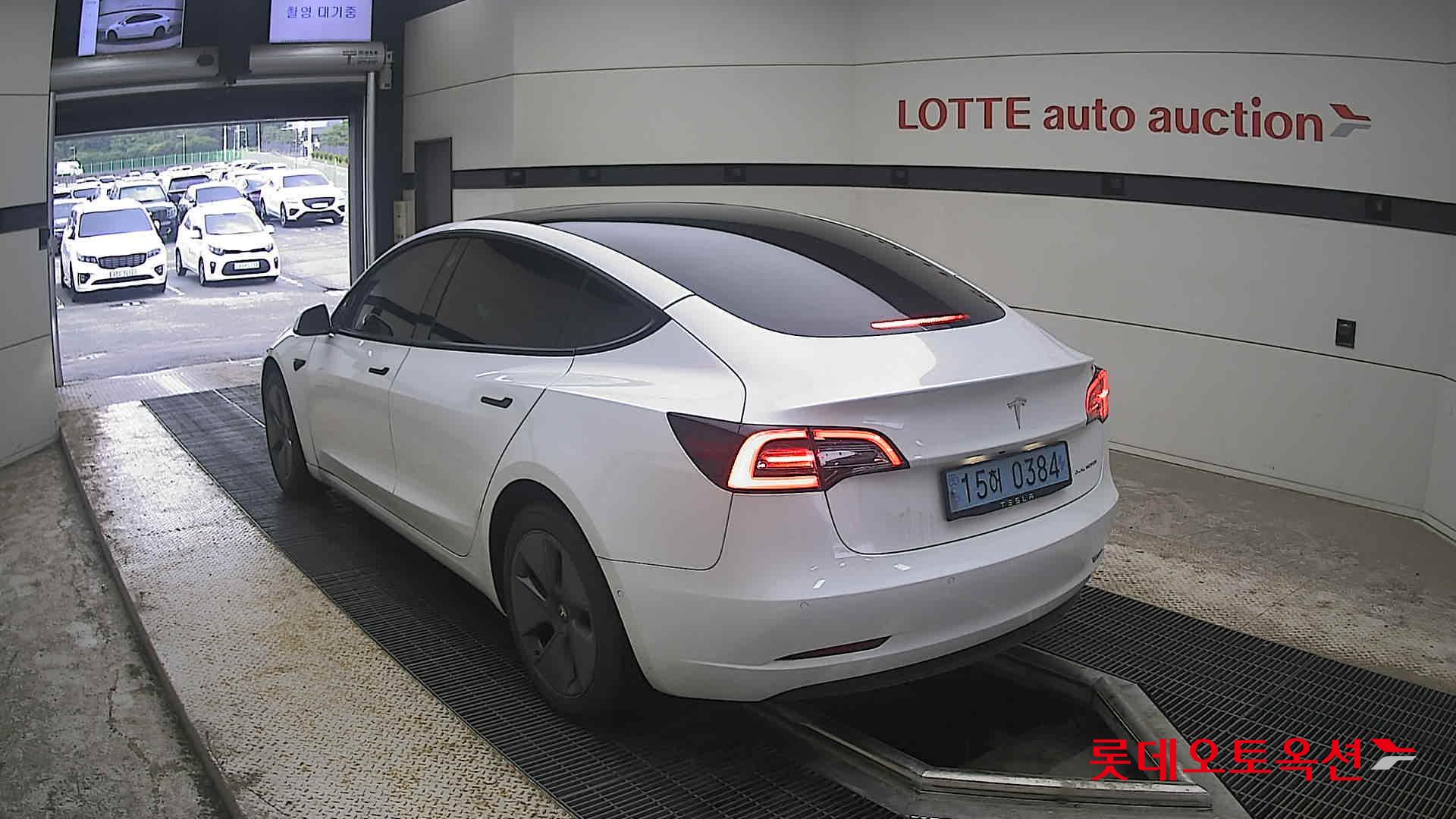 2022 - tesla model 3