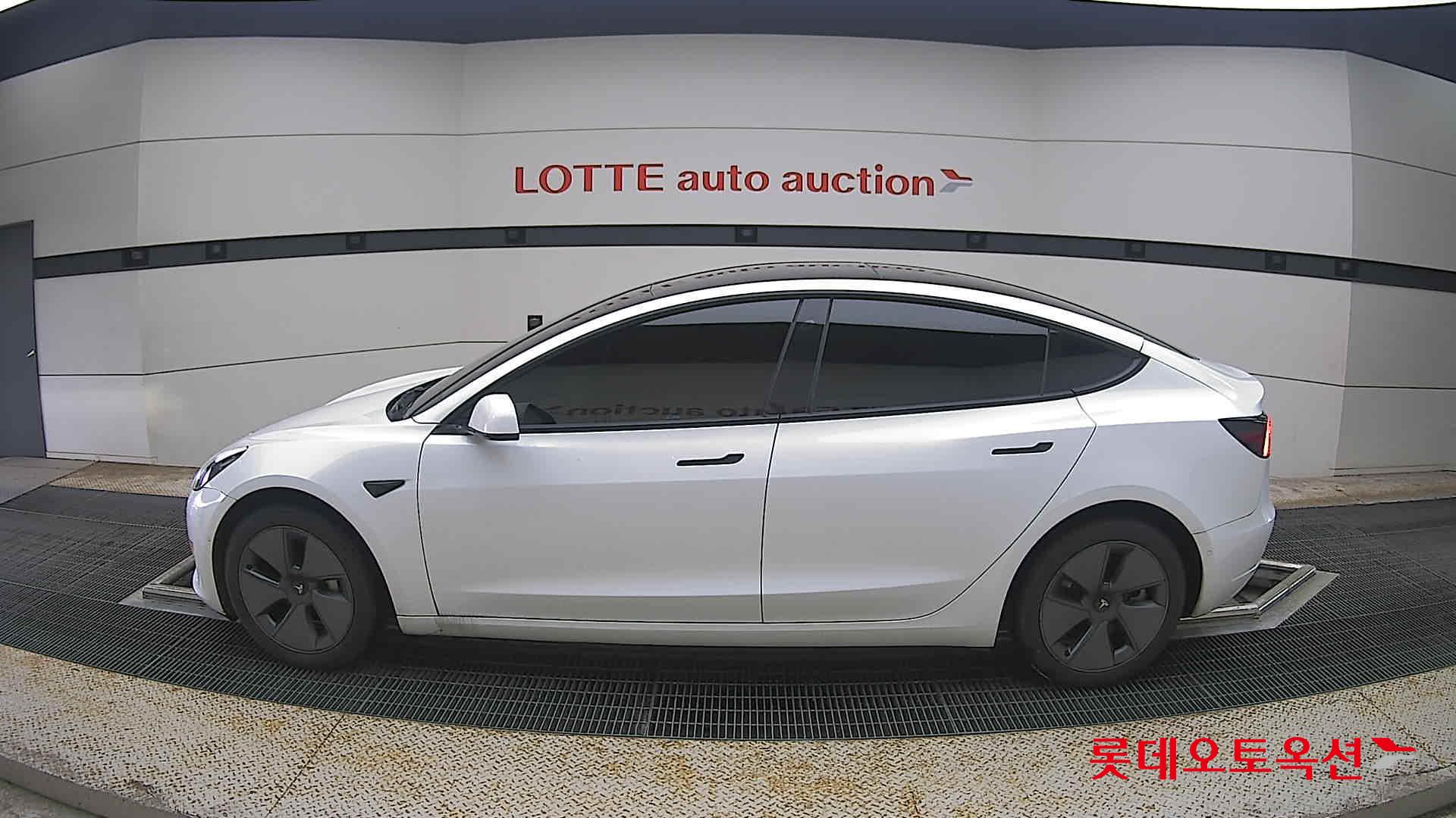 2022 - tesla model 3