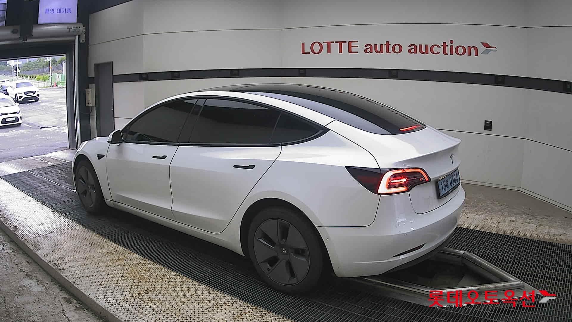2022 - tesla model 3