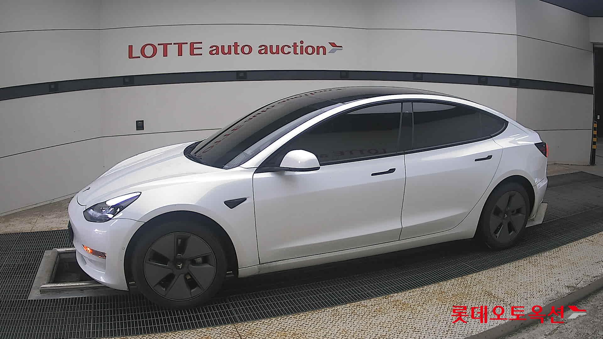 2022 - tesla model 3