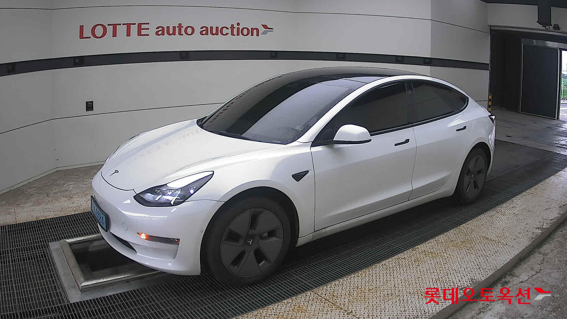 2022 - tesla model 3