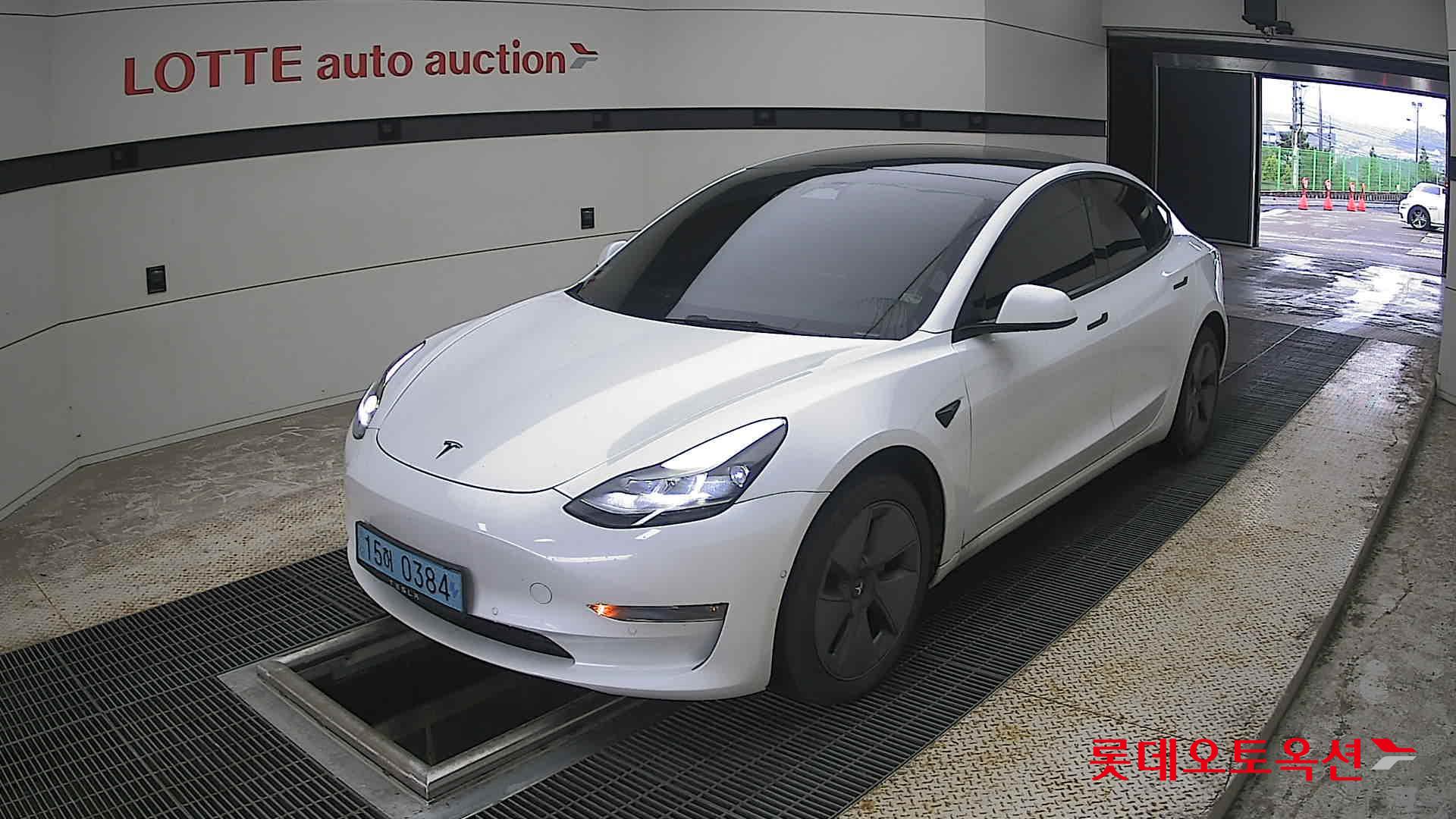 2022 - tesla model 3