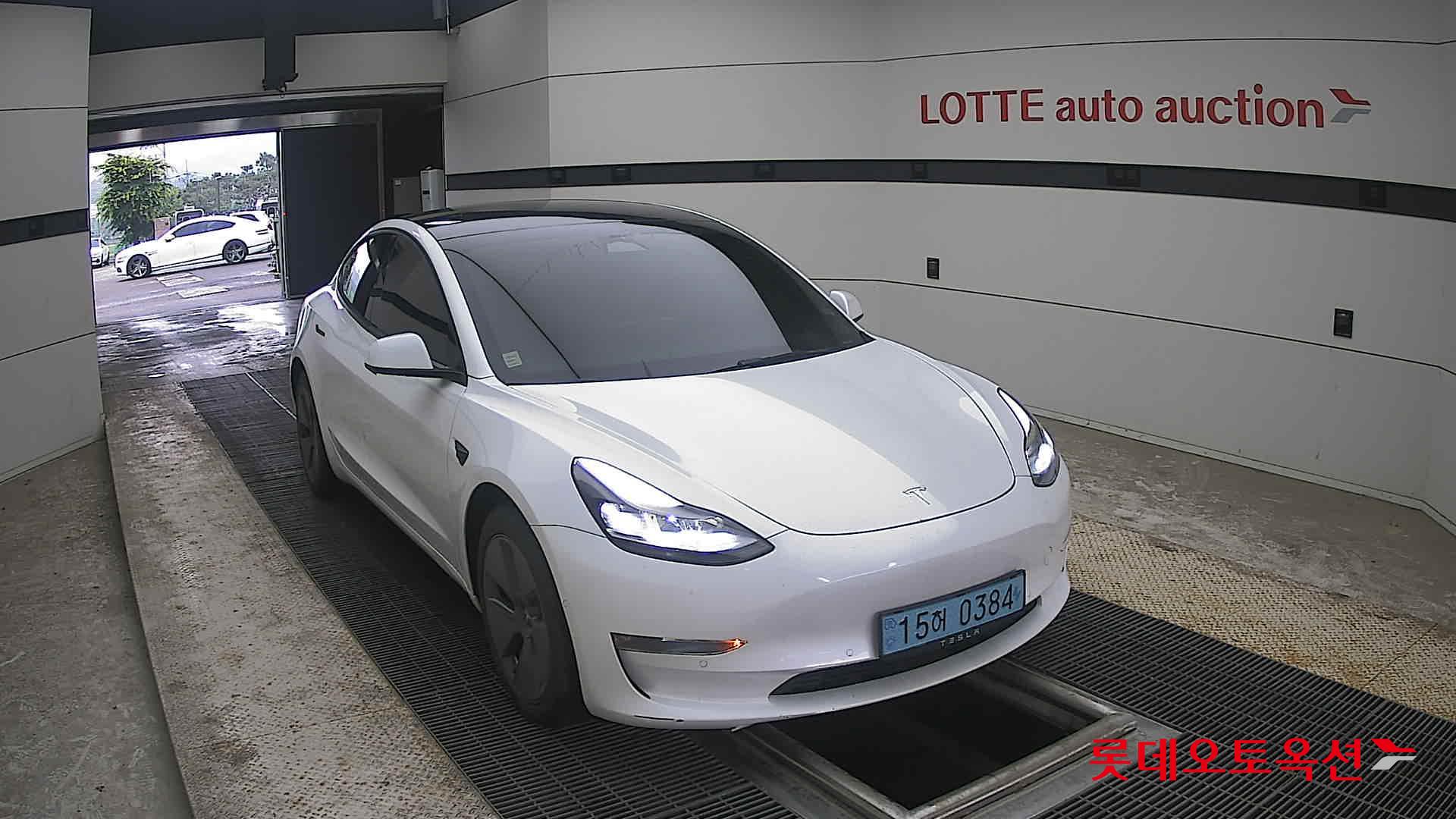 2022 - tesla model 3