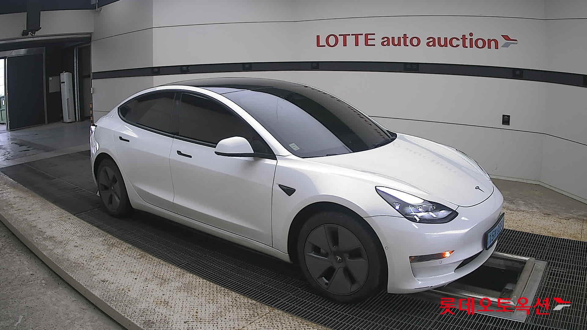 2022 - tesla model 3