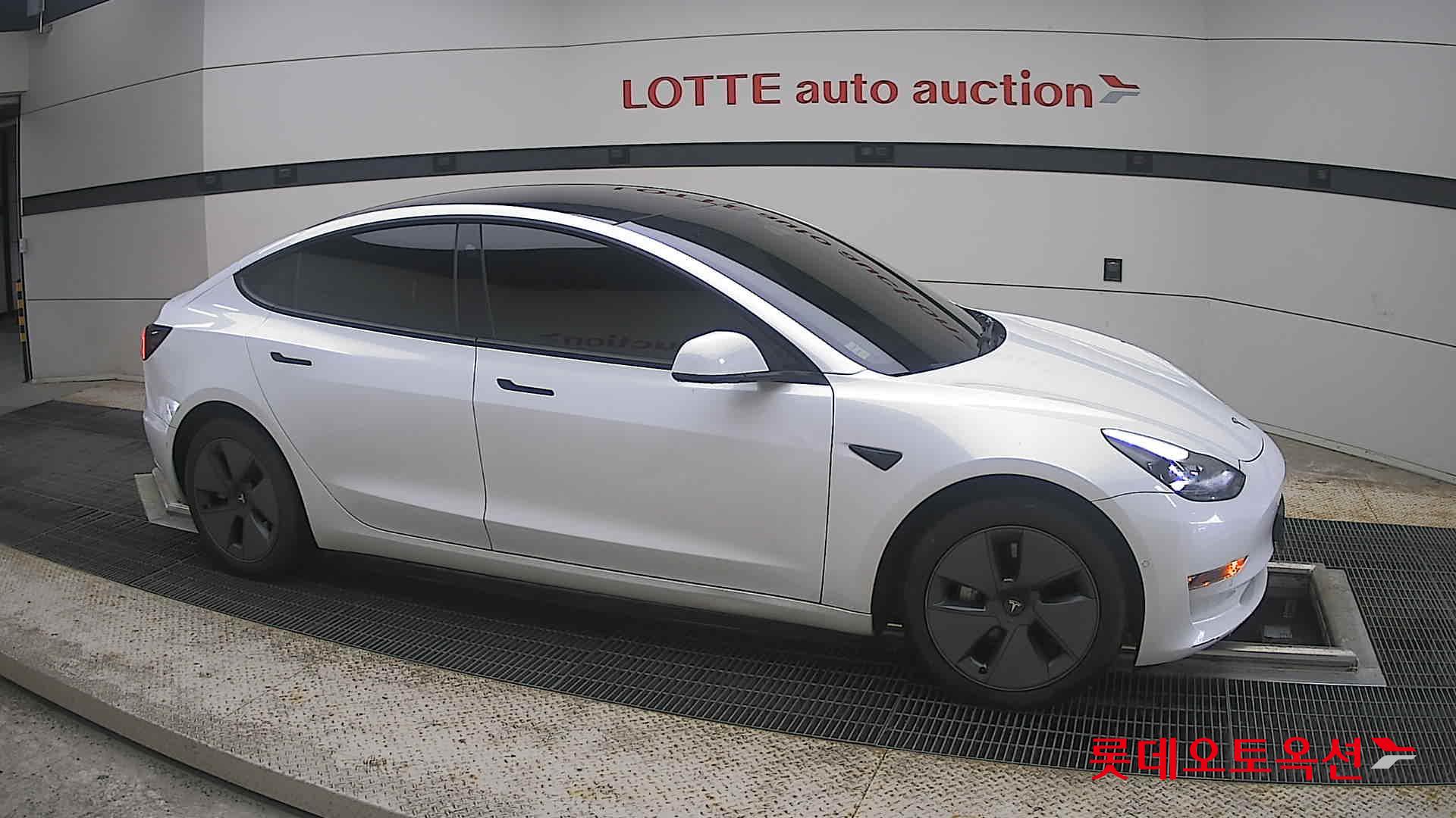 2022 - tesla model 3