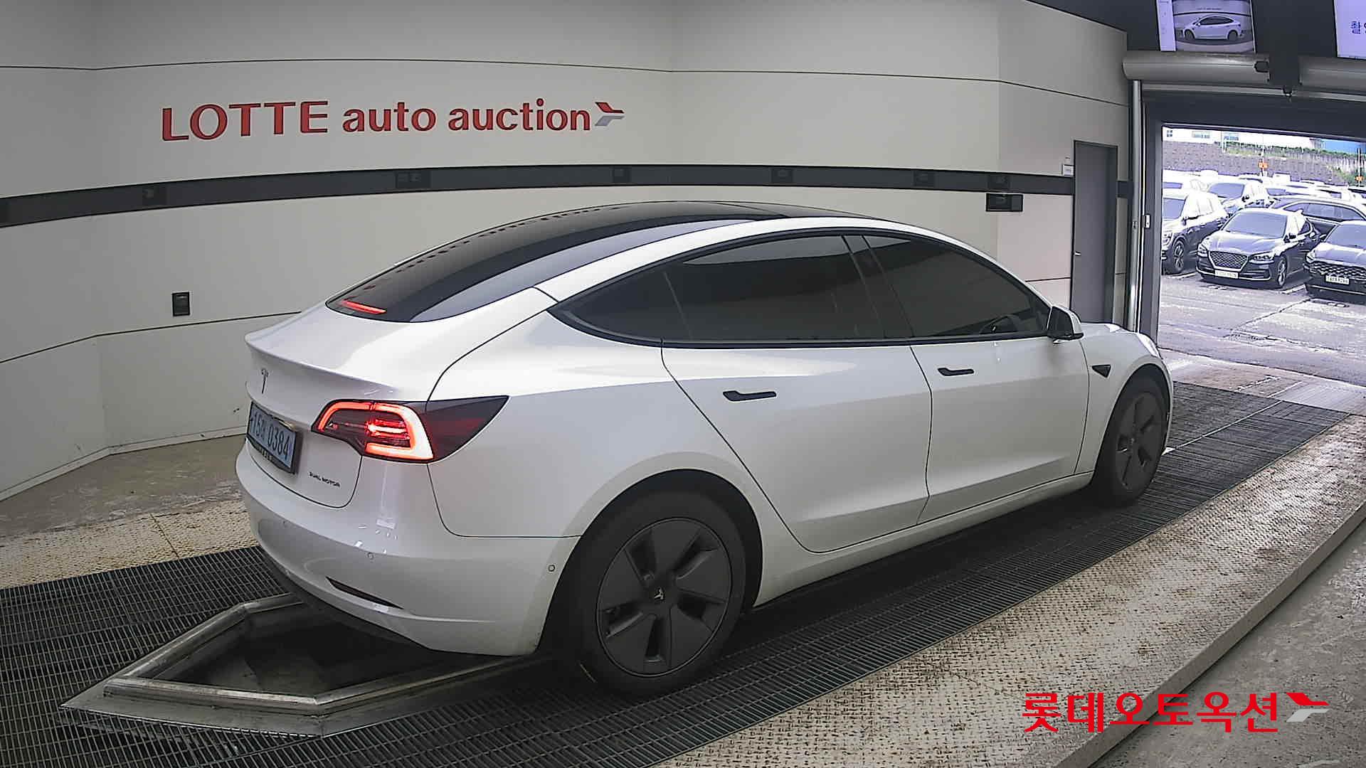 2022 - tesla model 3