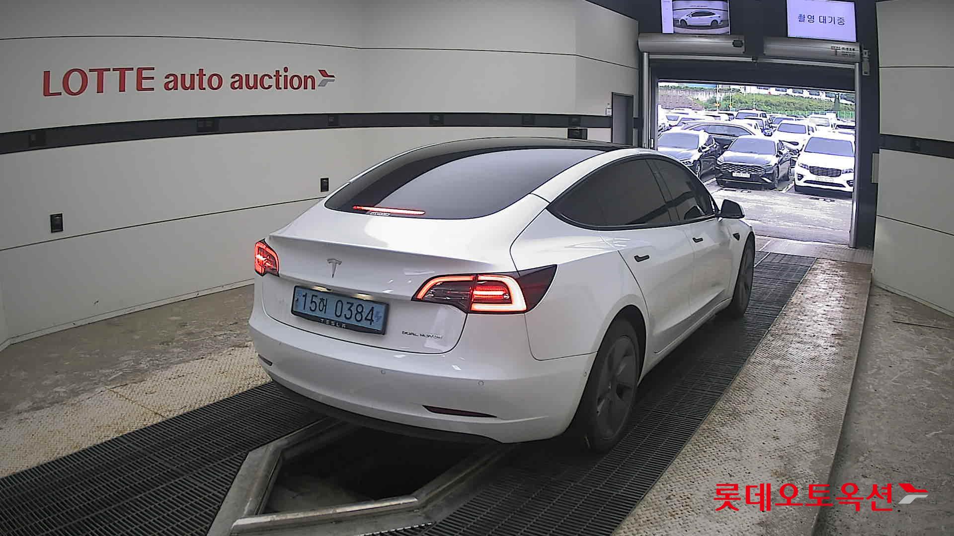 2022 - tesla model 3