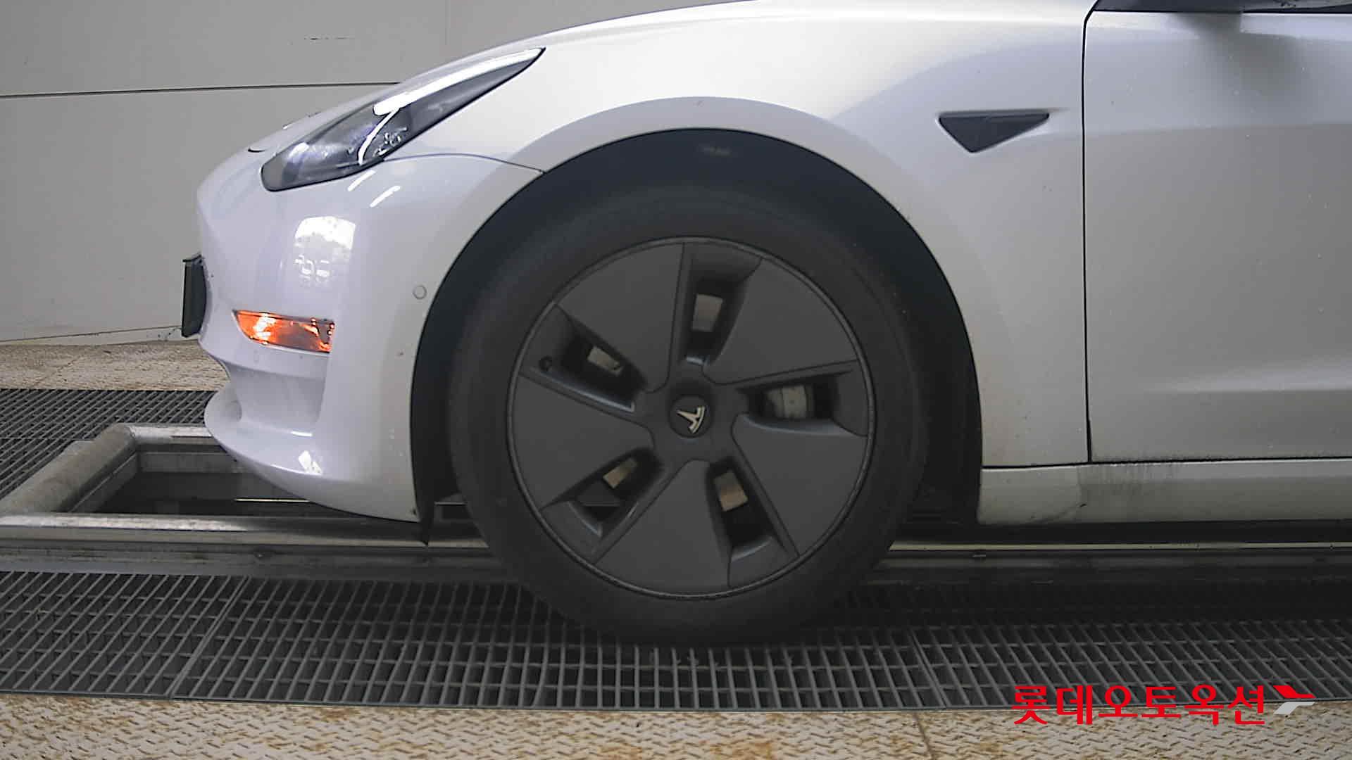 2022 - tesla model 3