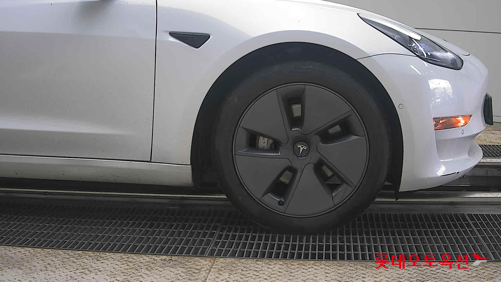 2022 - tesla model 3