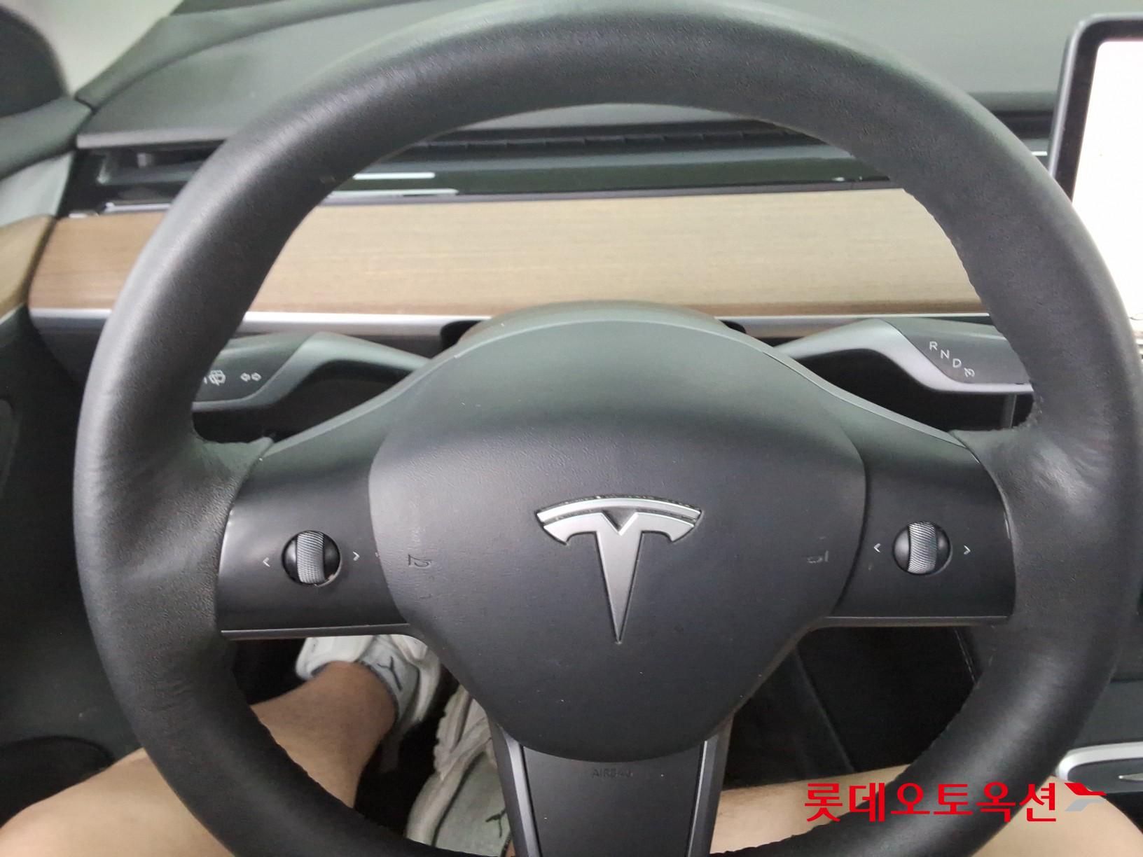 2022 - tesla model 3