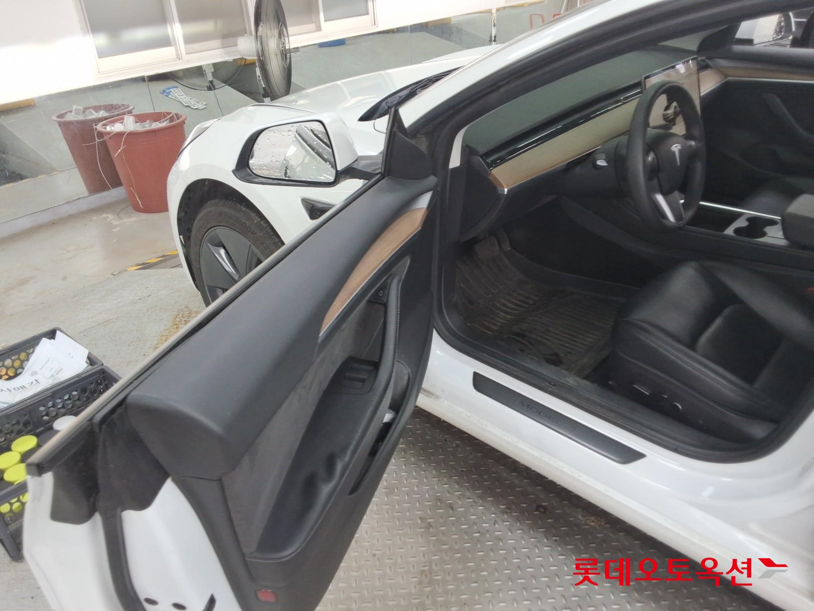 2022 - tesla model 3