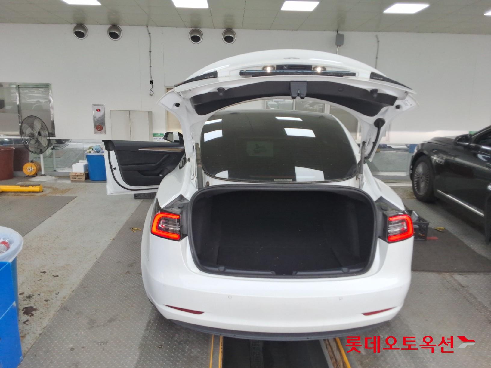 2022 - tesla model 3