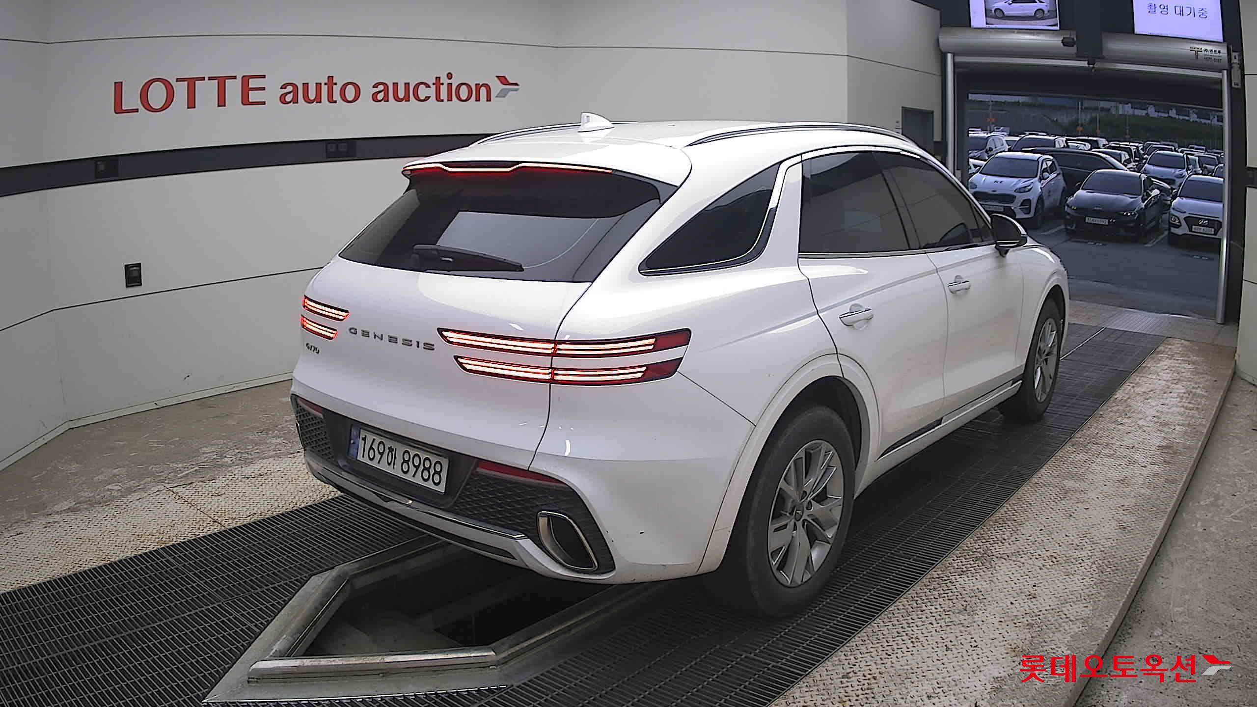 2023 - genesis gv70
