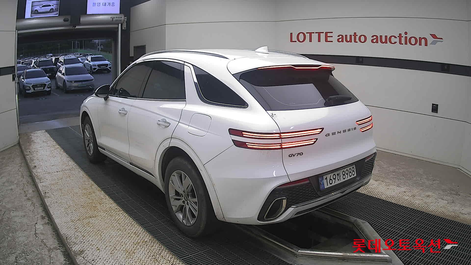 2023 - genesis gv70