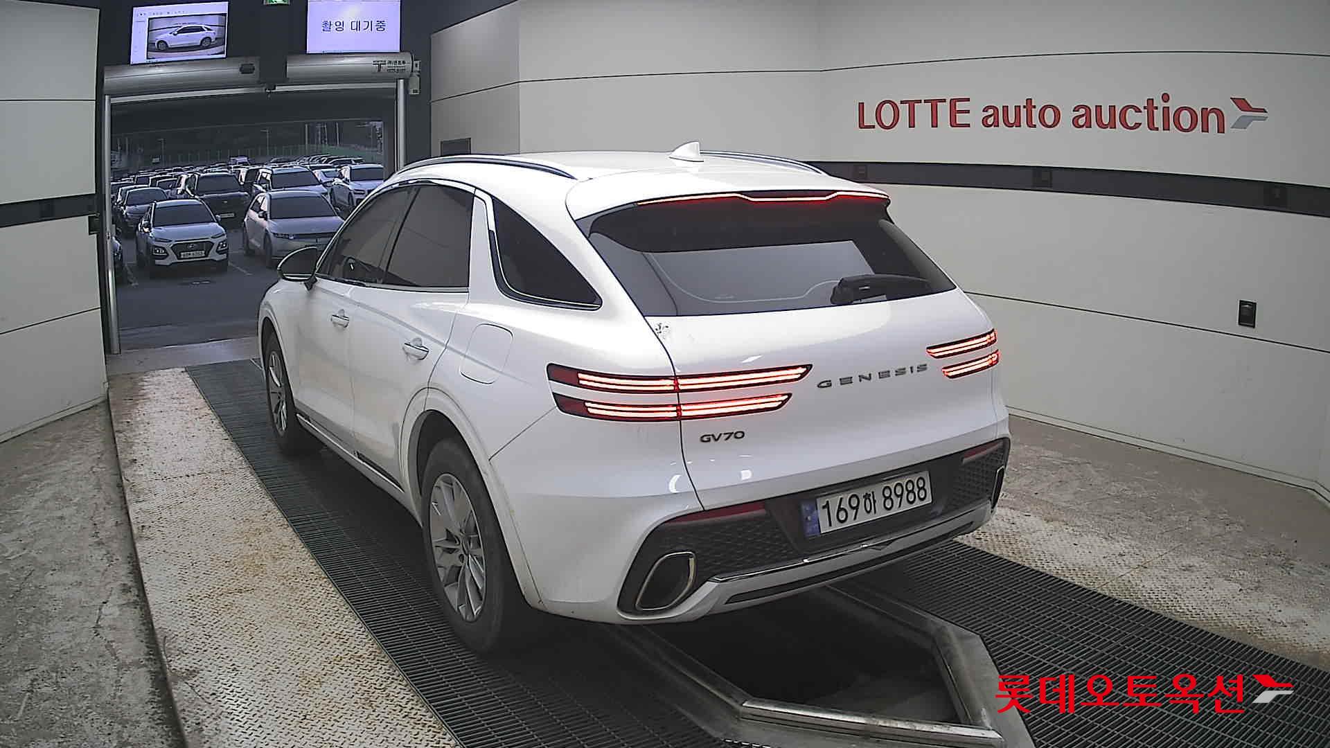 2023 - genesis gv70