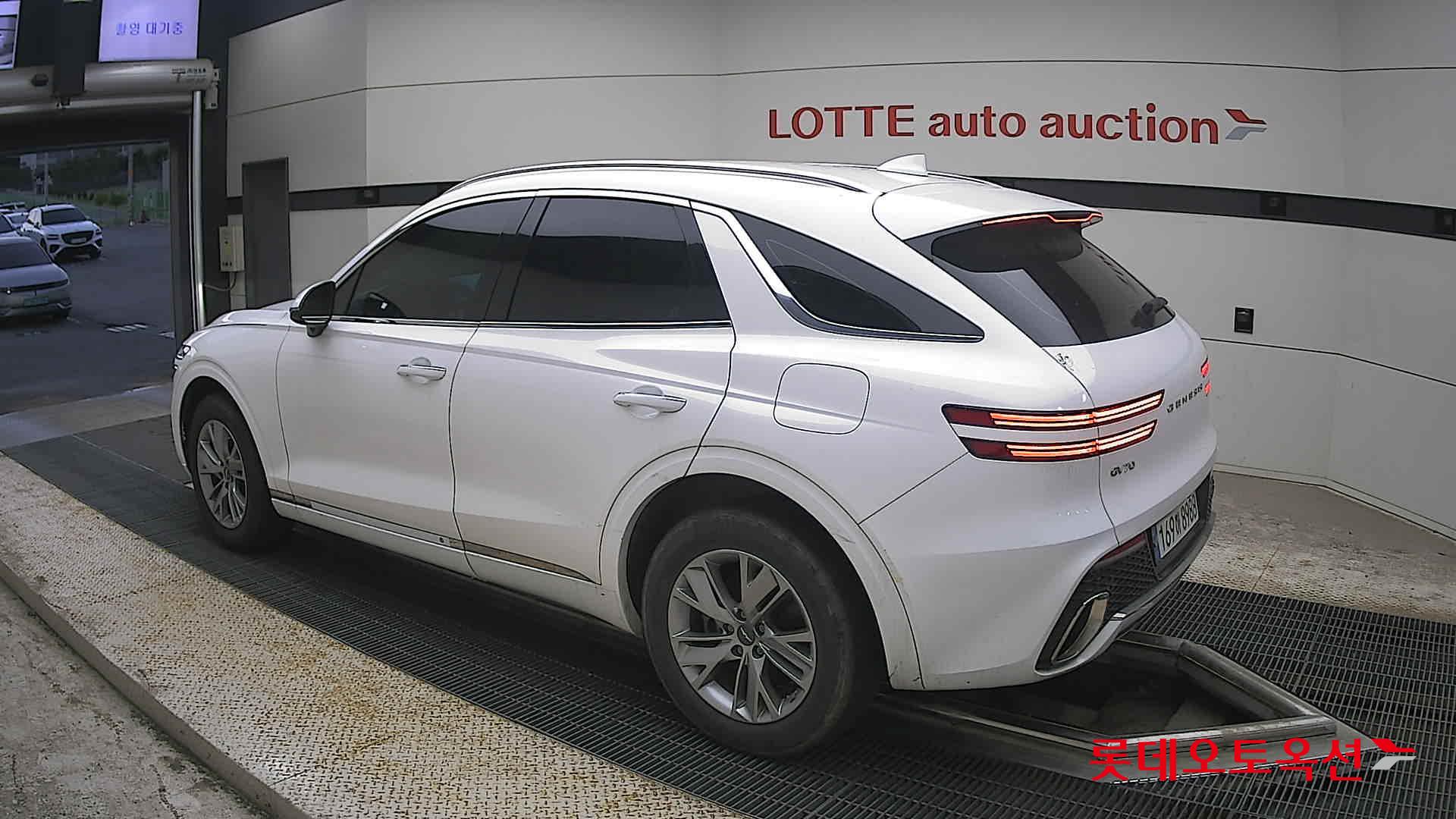 2023 - genesis gv70