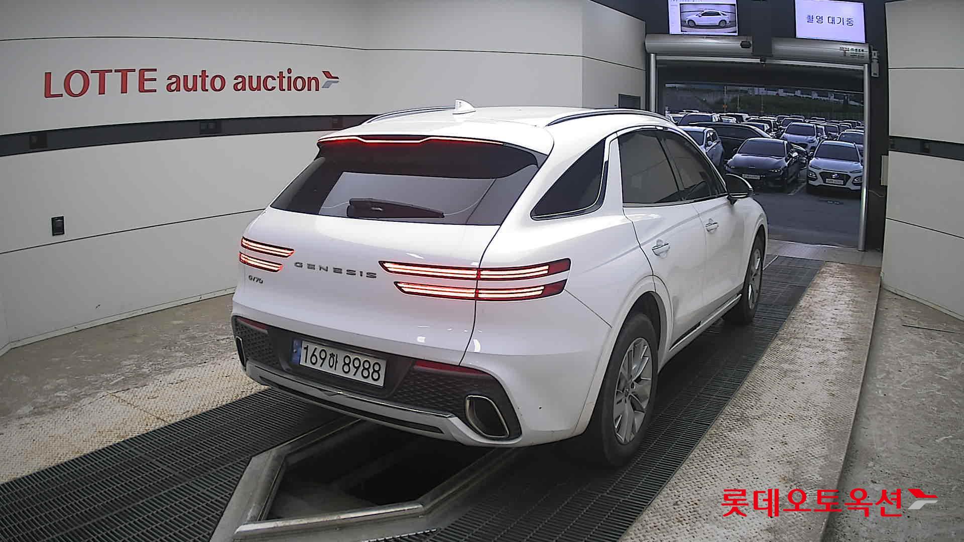 2023 - genesis gv70