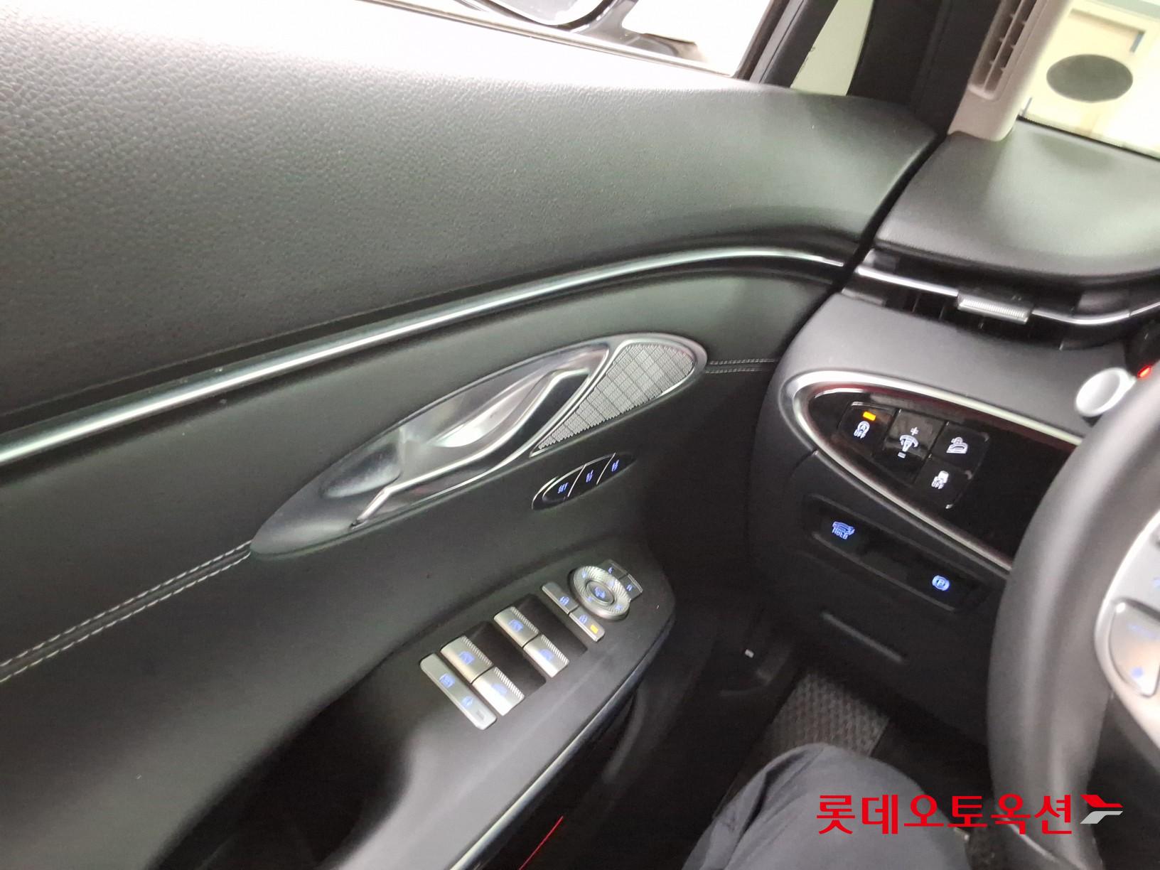 2023 - genesis gv70