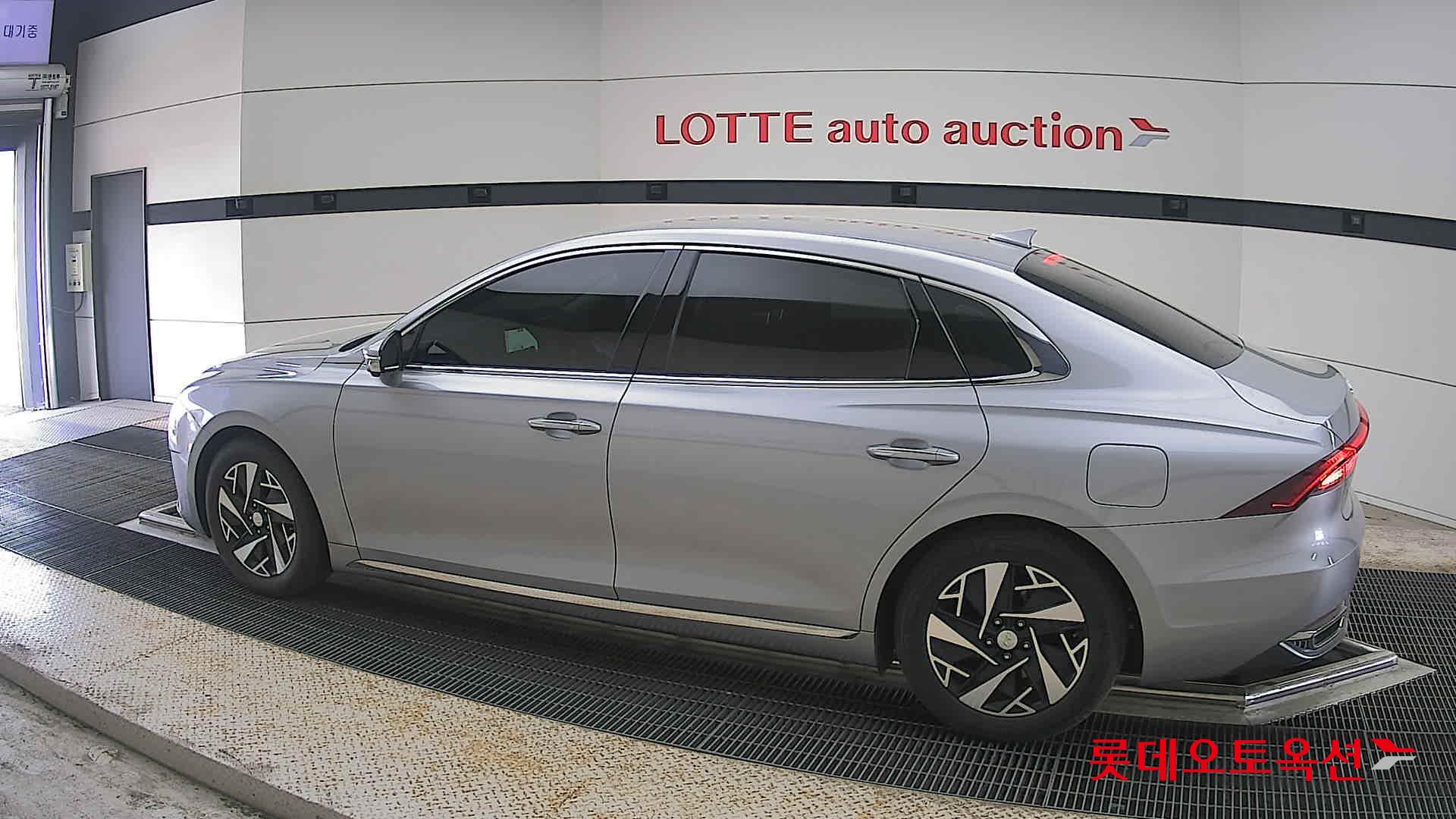 Hyundai Grandeur - 14