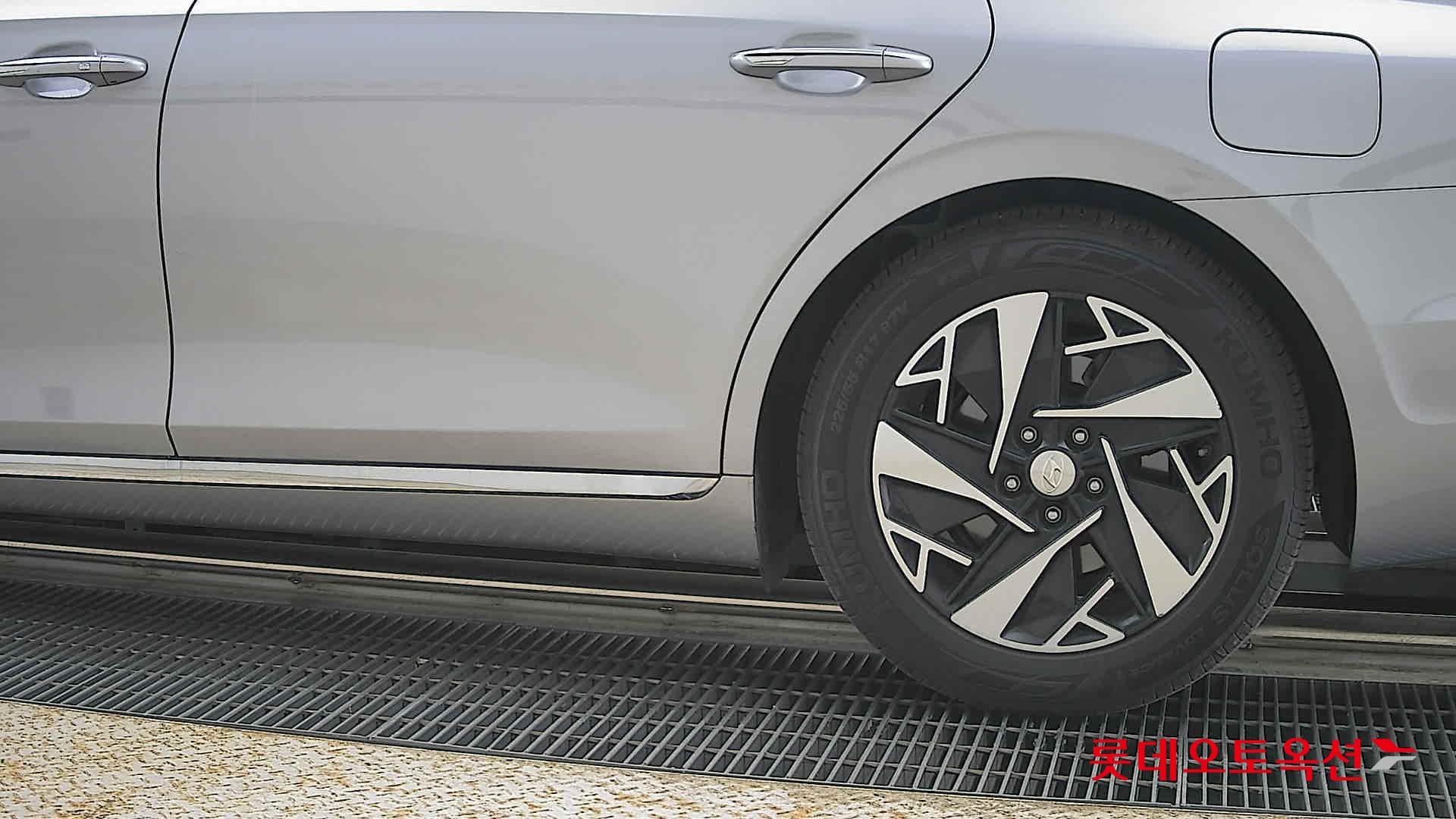 Hyundai Grandeur - 26