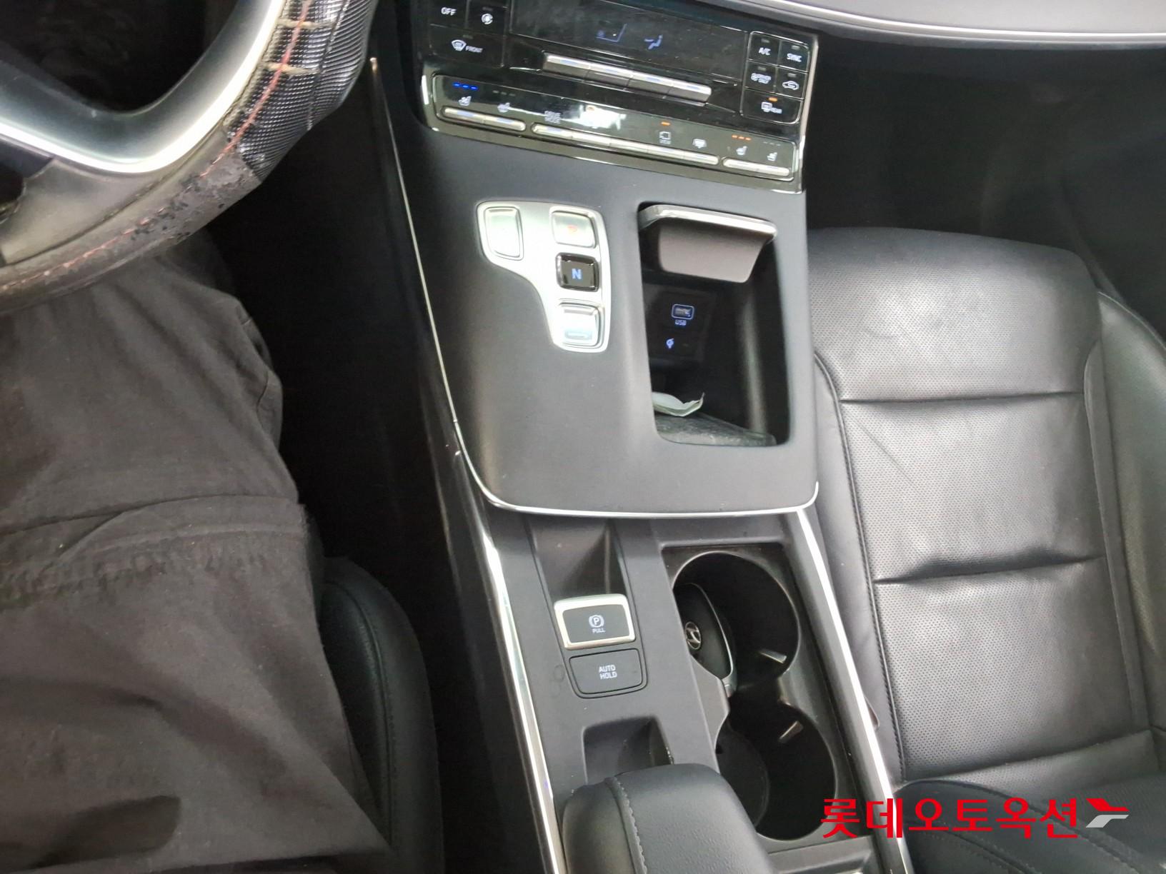 Hyundai Grandeur - 32