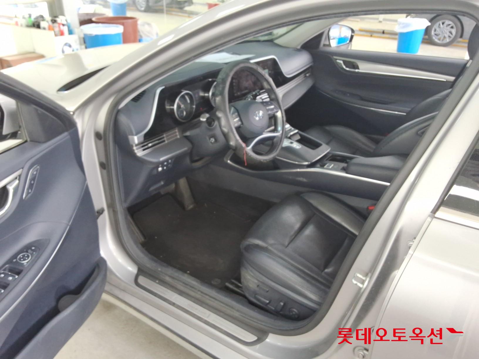 Hyundai Grandeur - 35