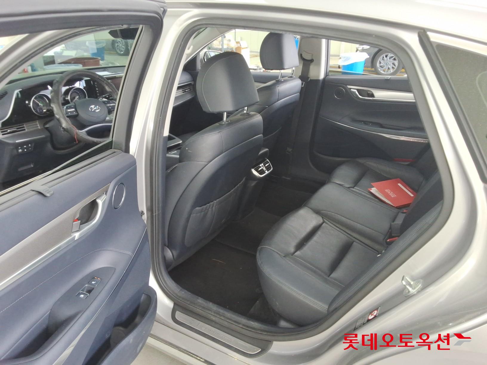 Hyundai Grandeur - 36