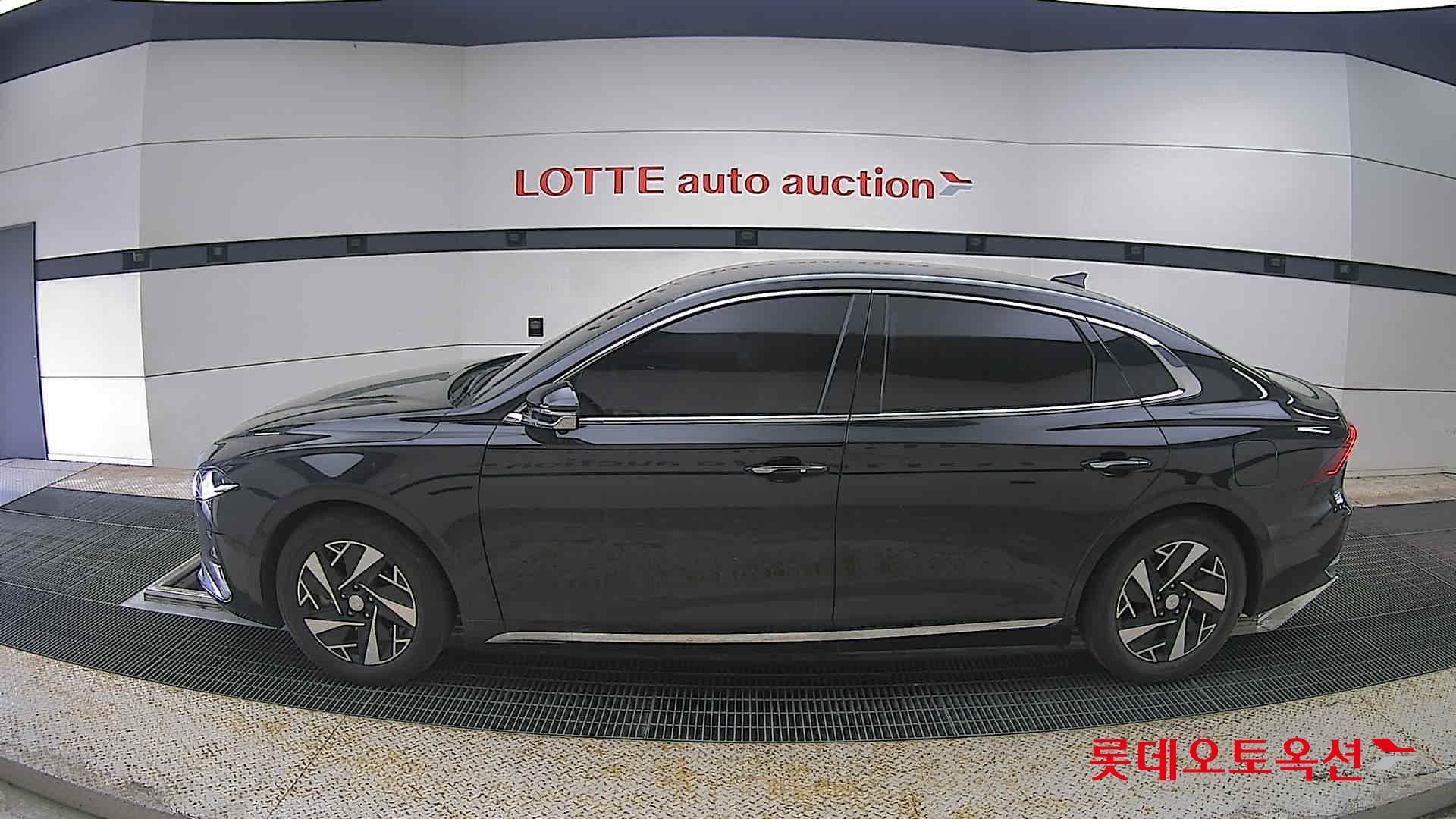 Hyundai Grandeur - 13