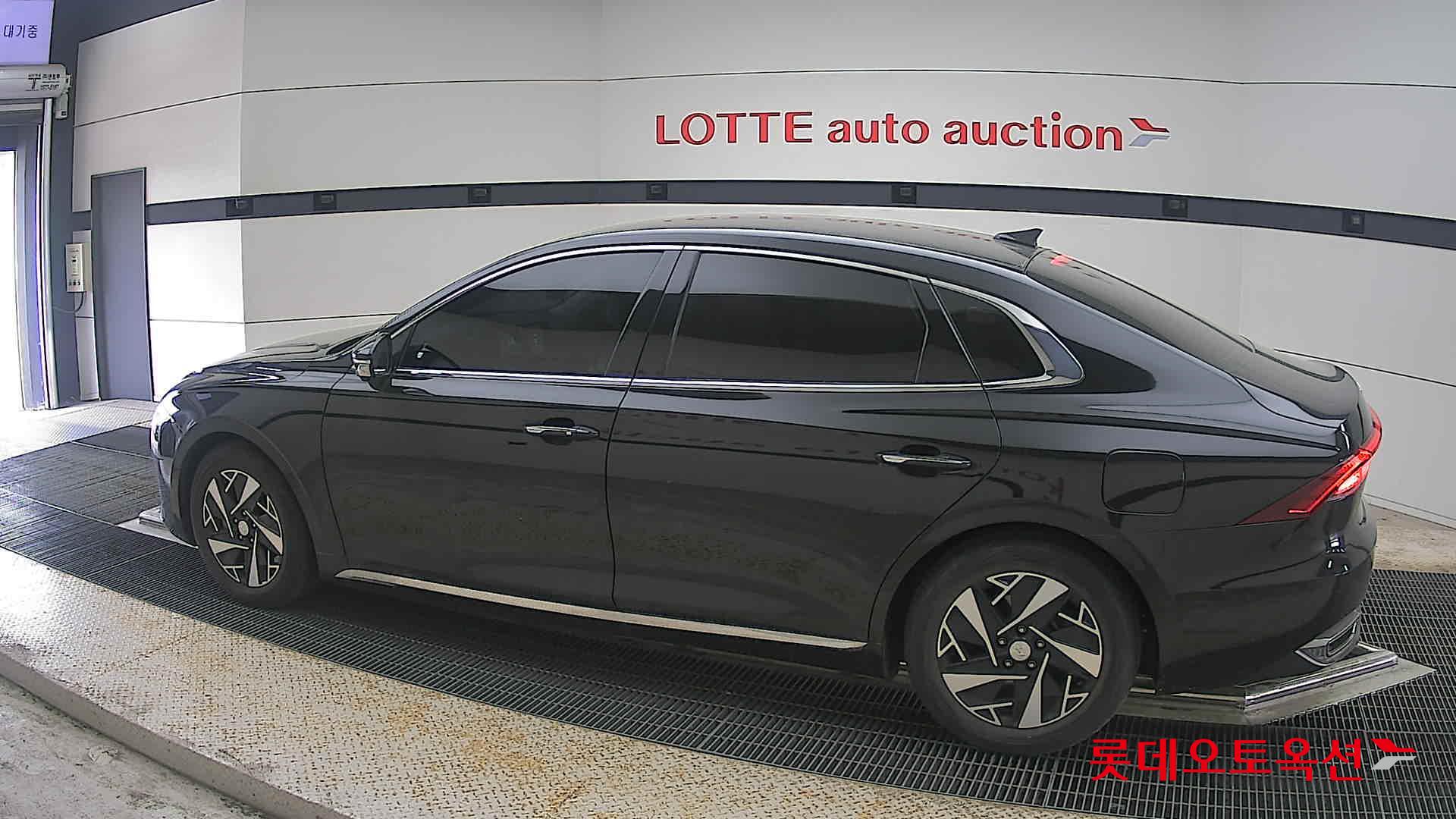 Hyundai Grandeur - 14