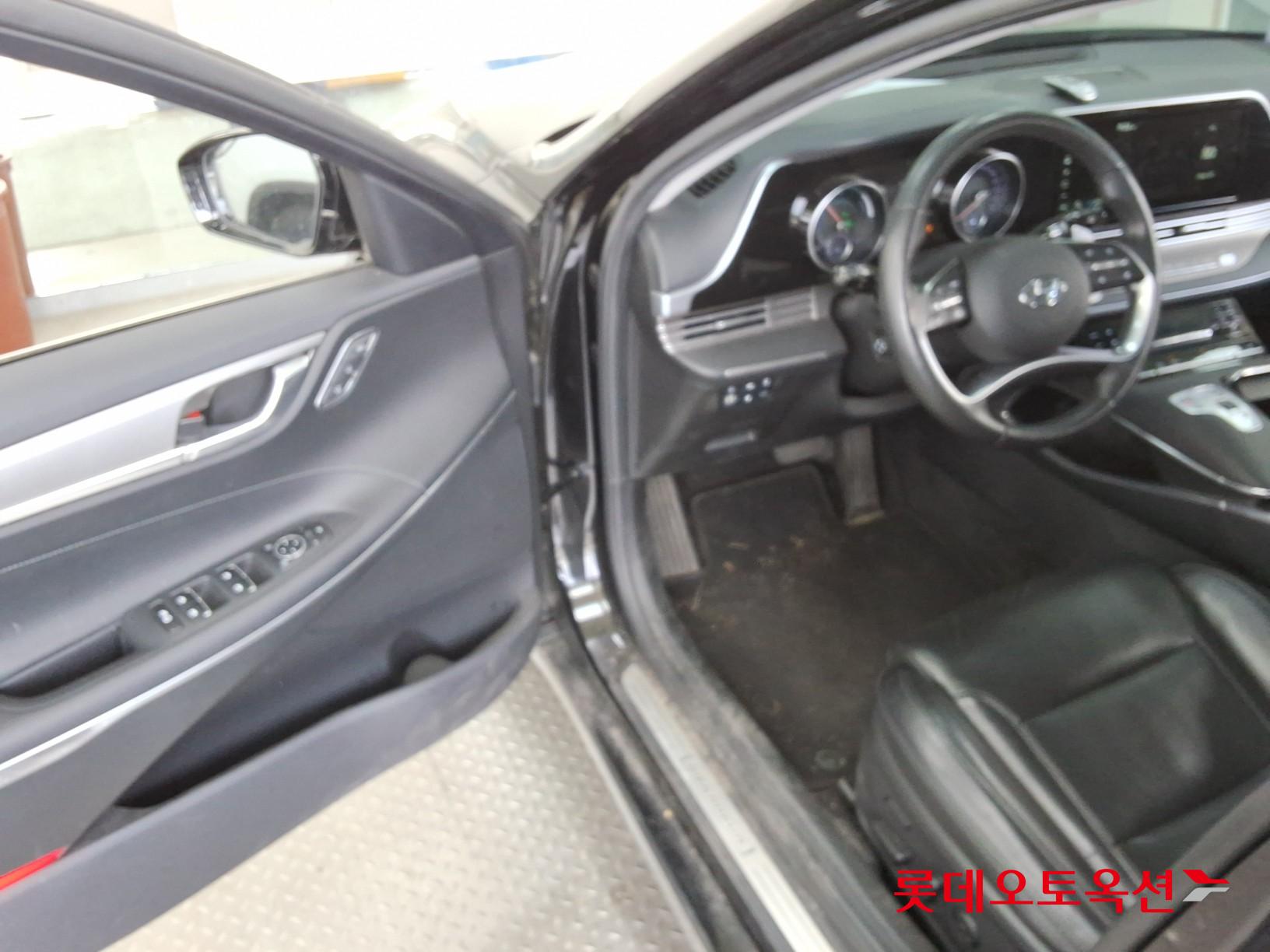 Hyundai Grandeur - 37