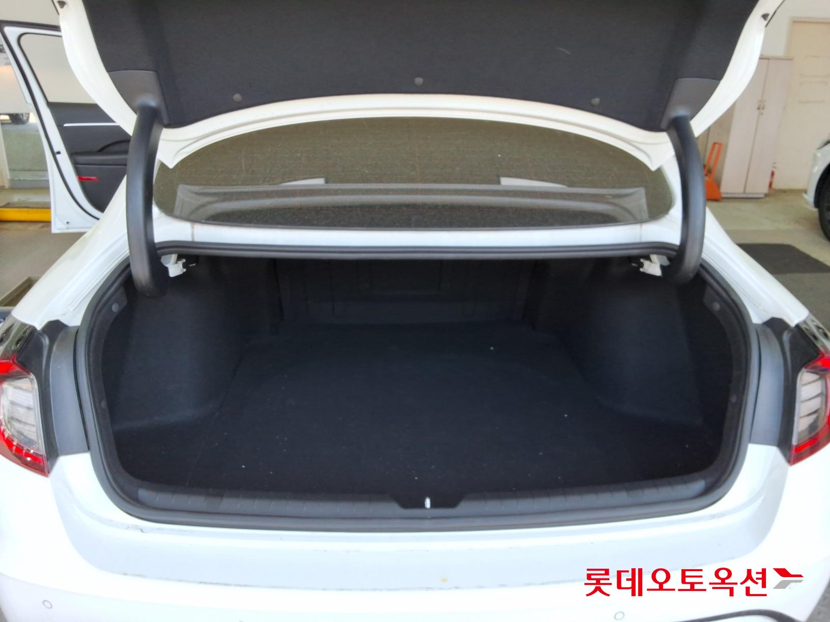 Hyundai Sonata 2022 - Image 9