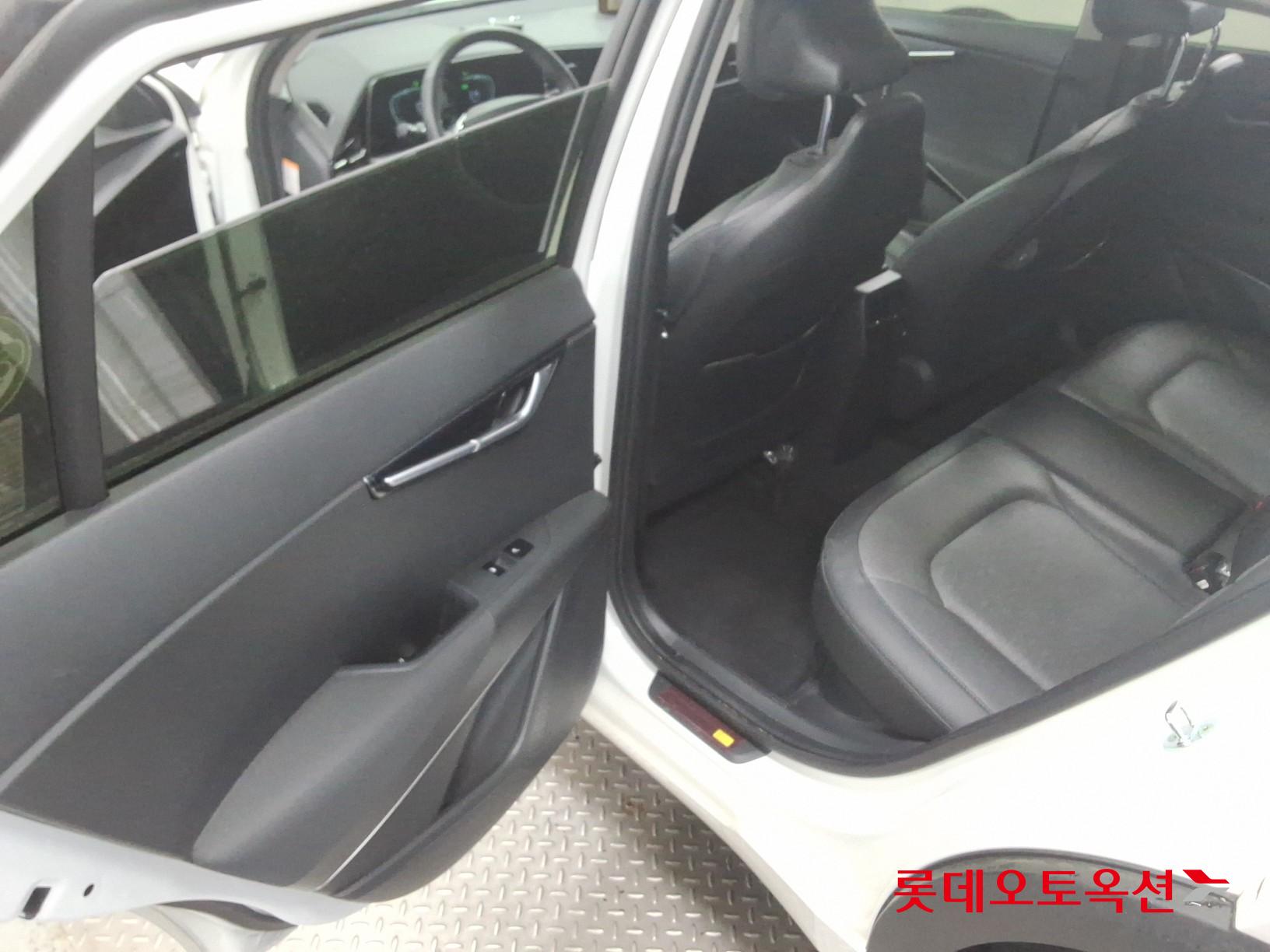 Kia Niro - 38