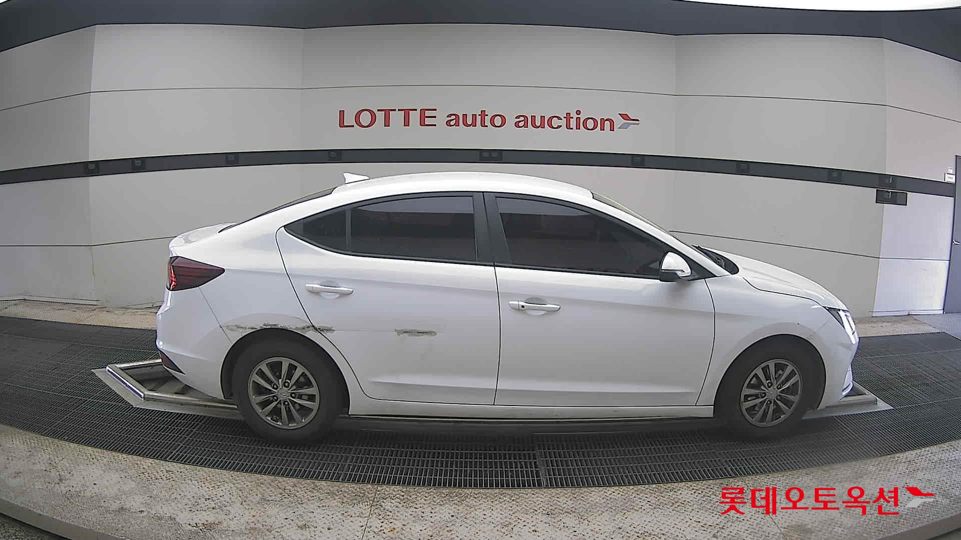 Hyundai Elantra - 21