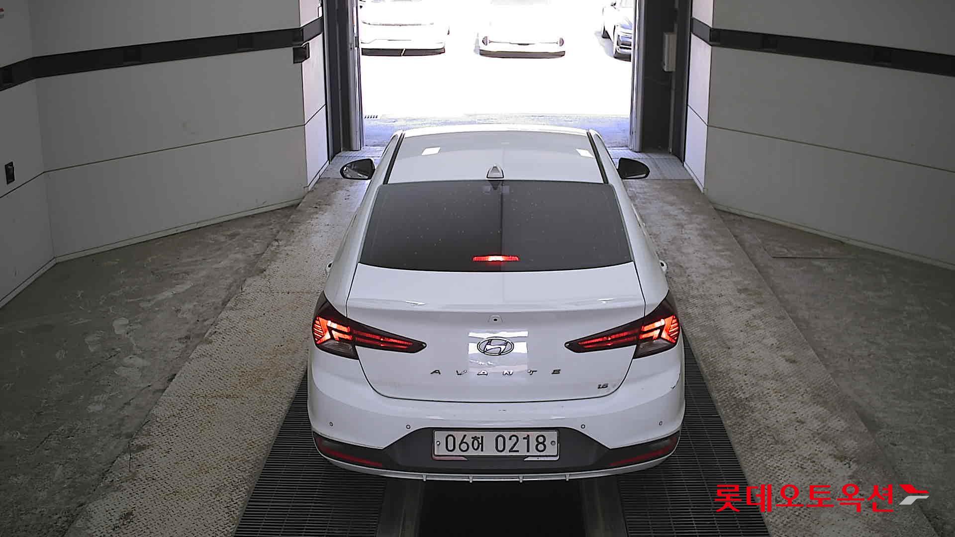 Hyundai Elantra - 17