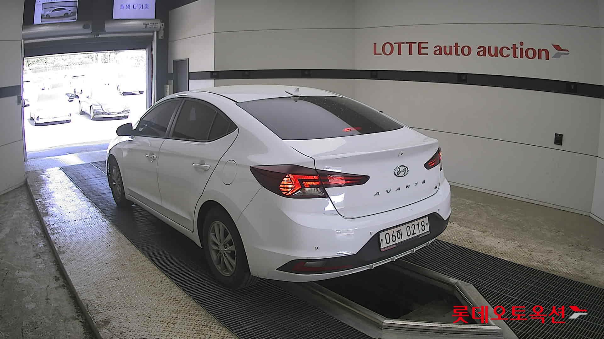 Hyundai Elantra - 4