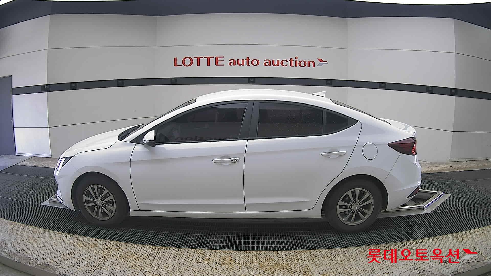 Hyundai Elantra - 13