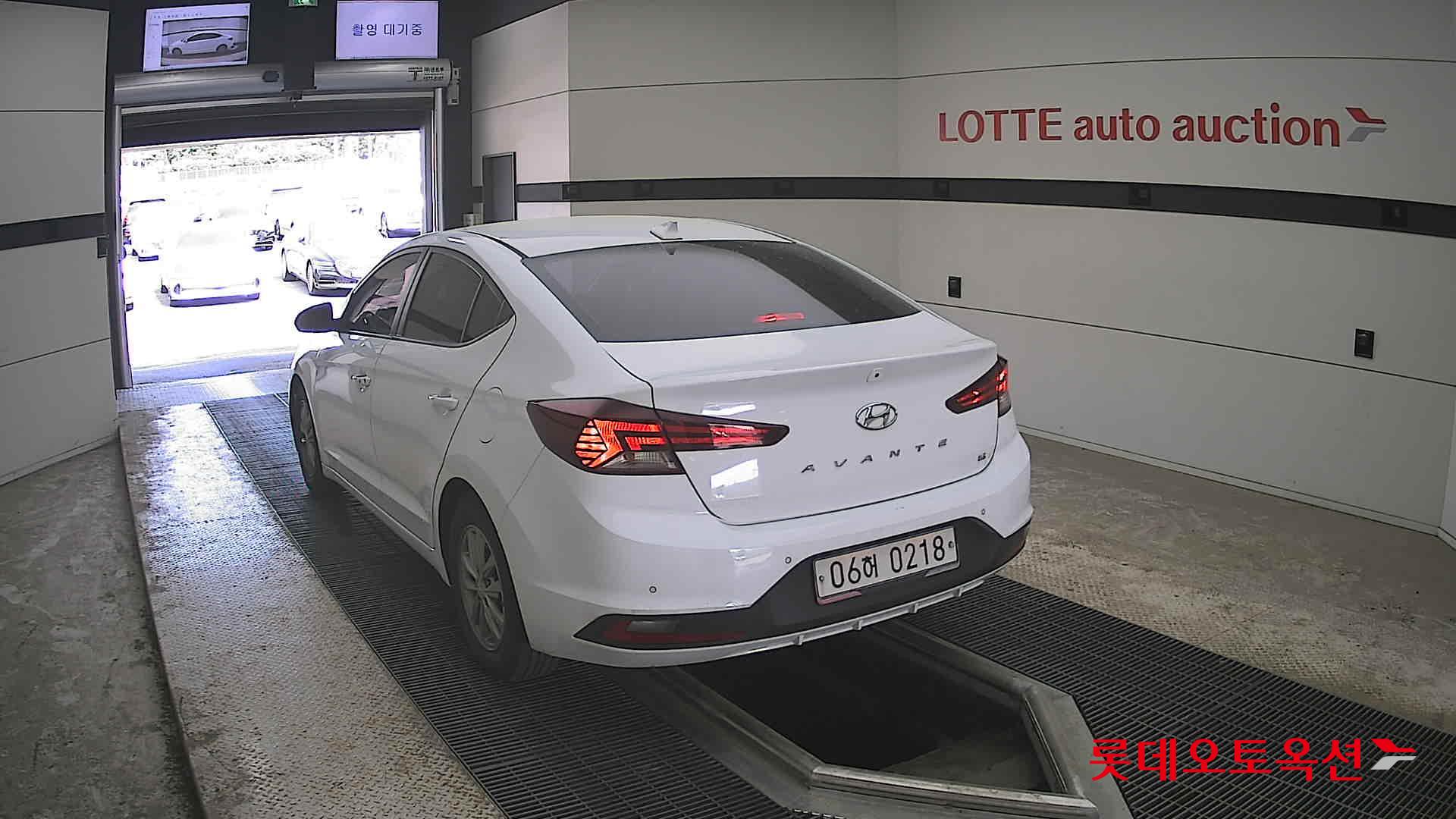 Hyundai Elantra - 16