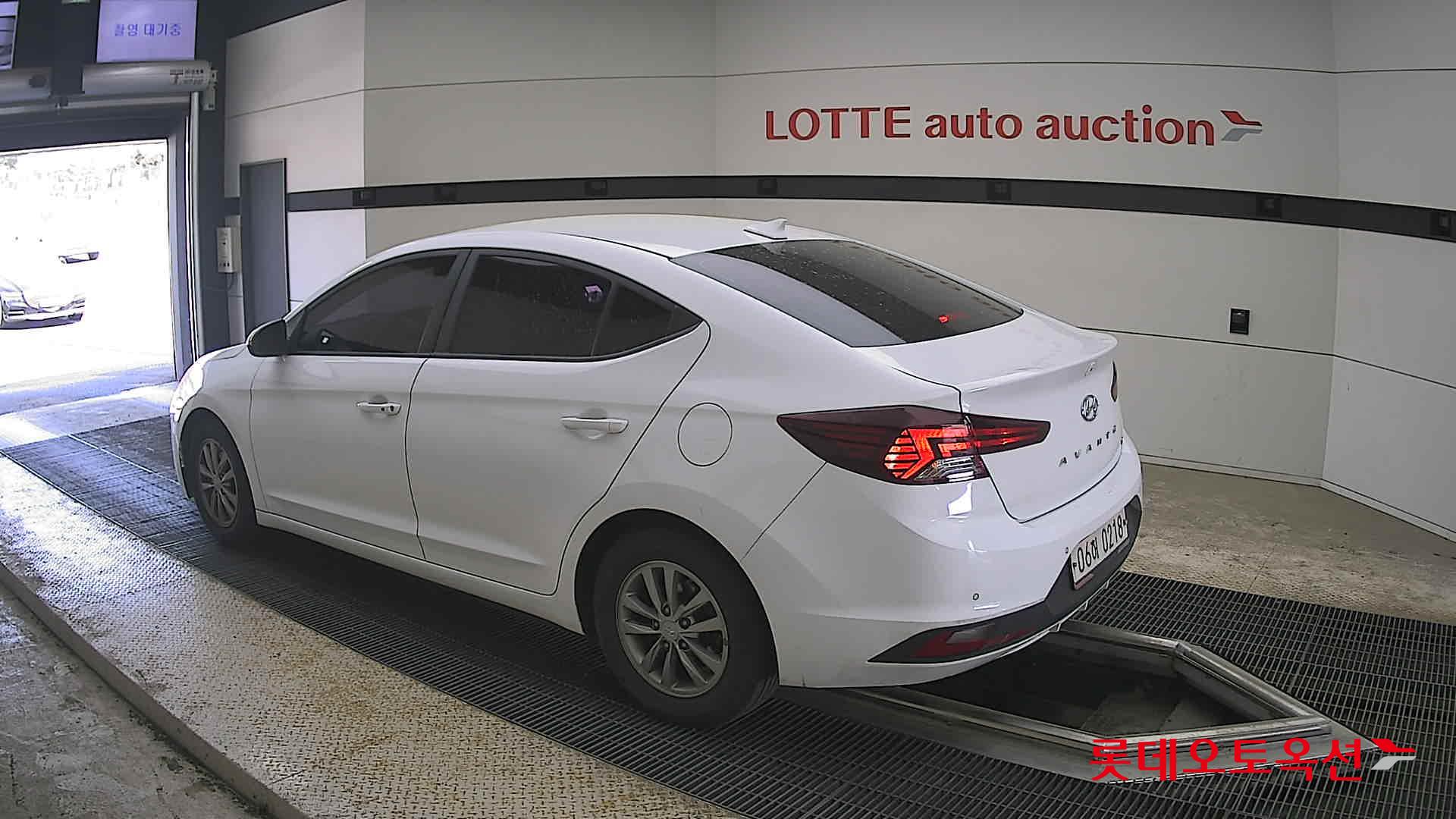 Hyundai Elantra - 15