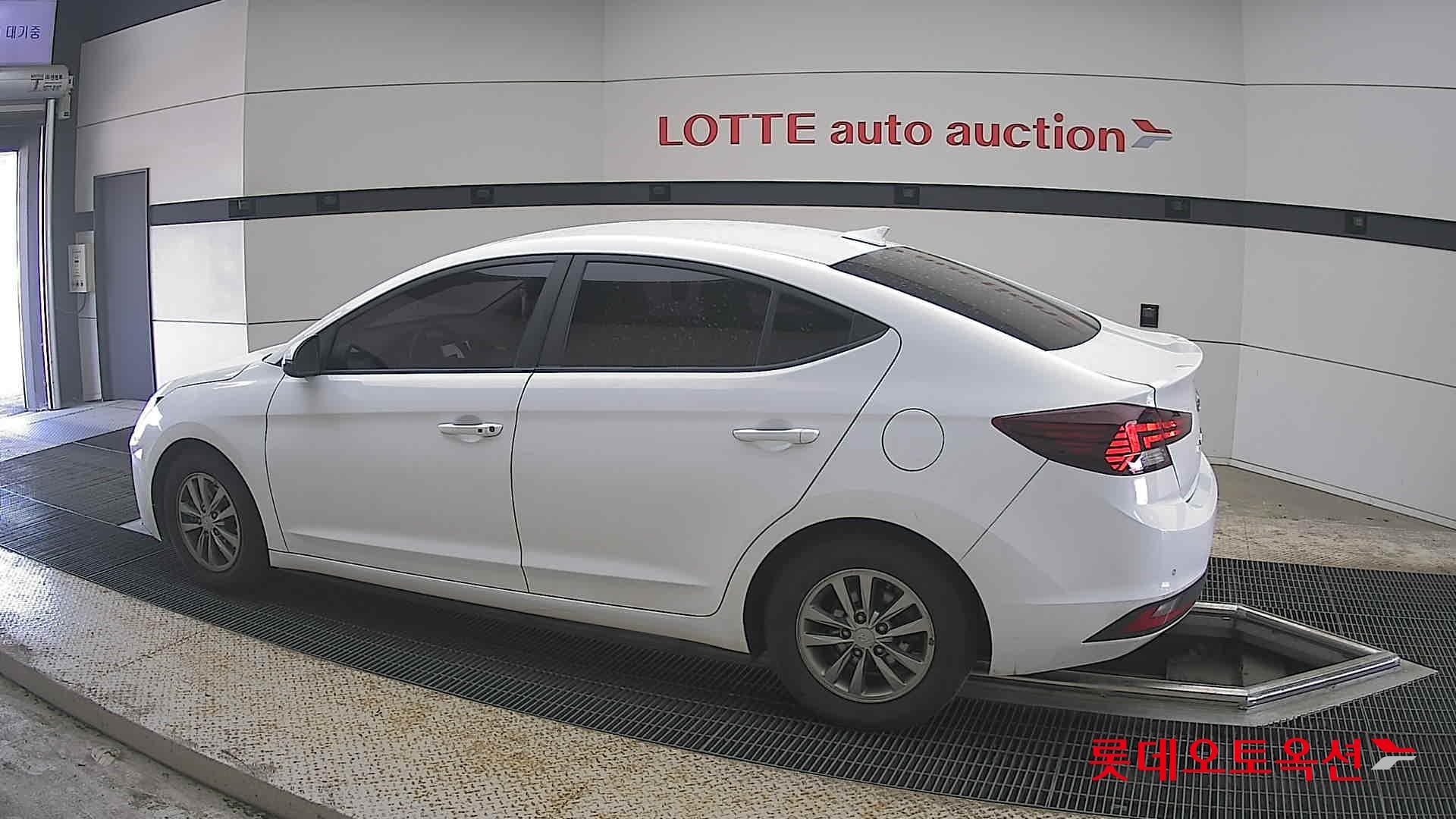 Hyundai Elantra - 14