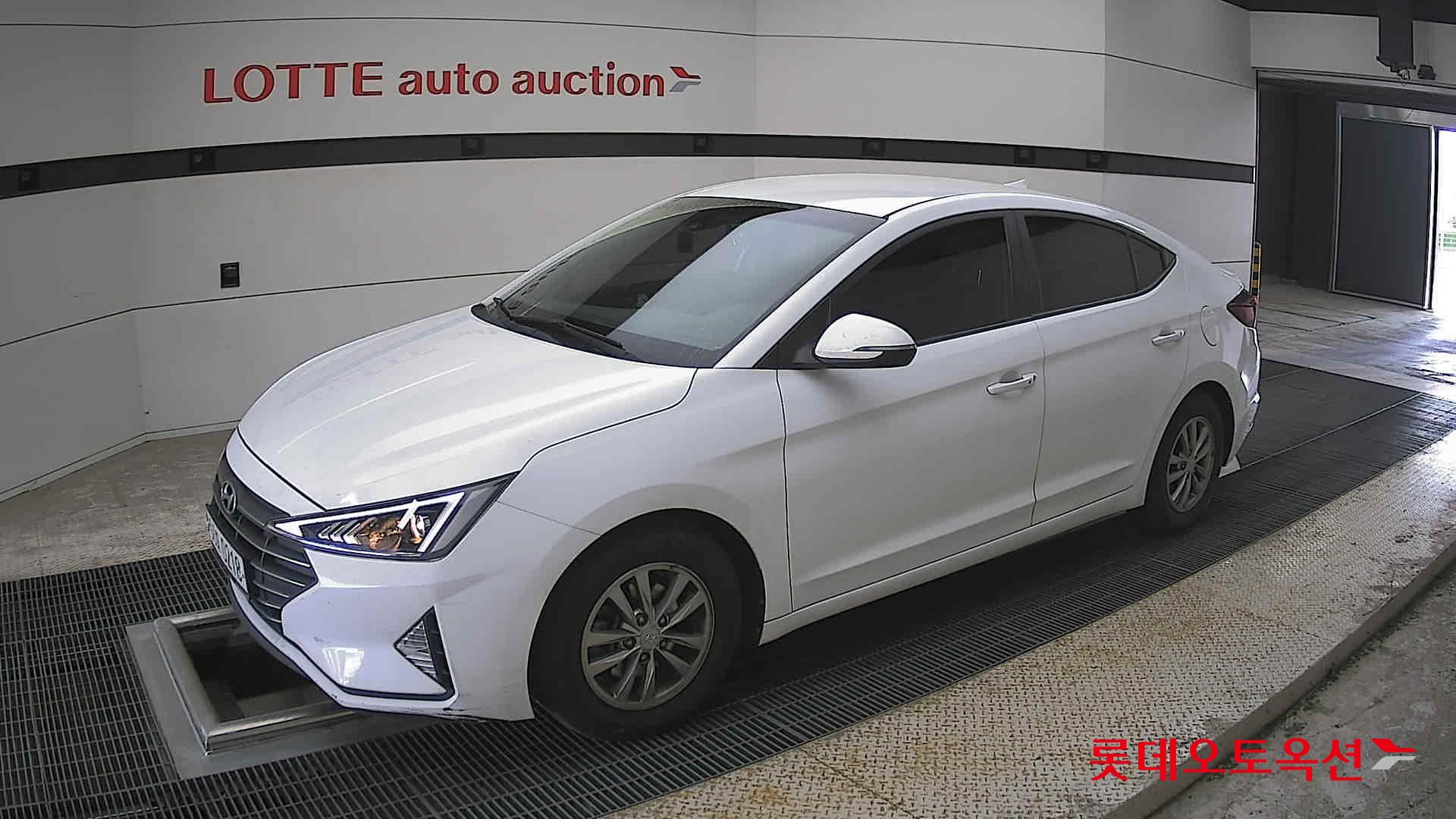Hyundai Elantra - 11