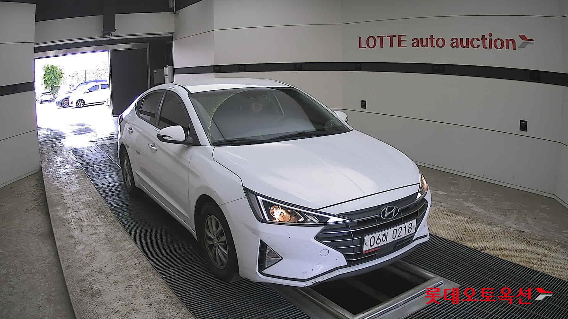 Hyundai Elantra - 24