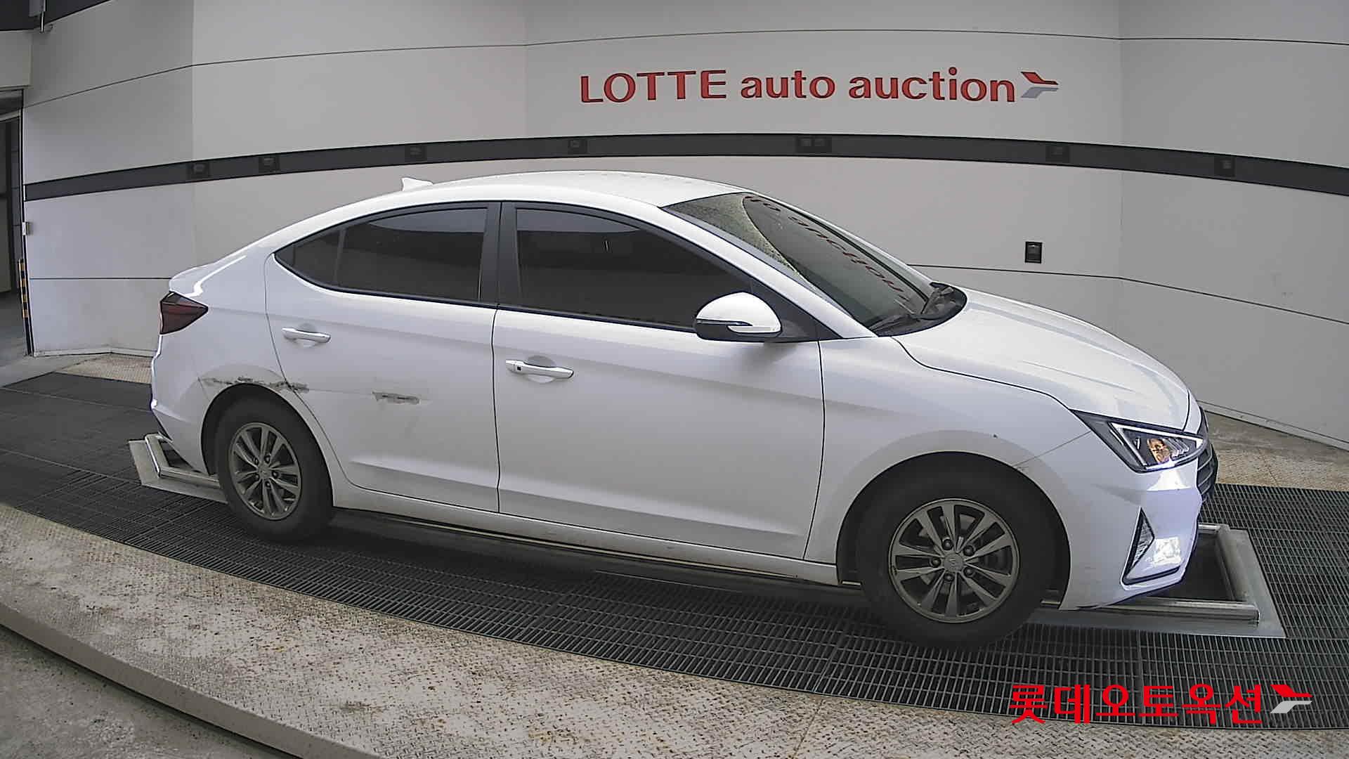 Hyundai Elantra - 22