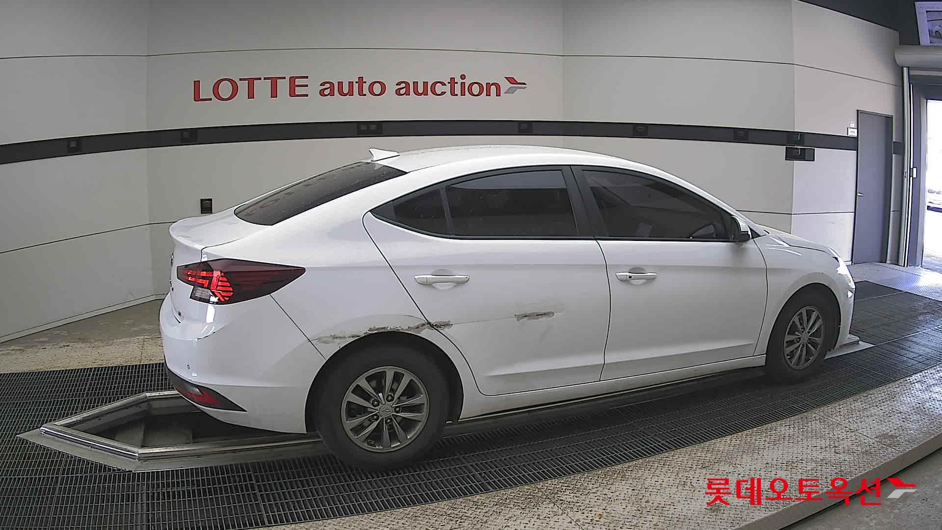 Hyundai Elantra - 20