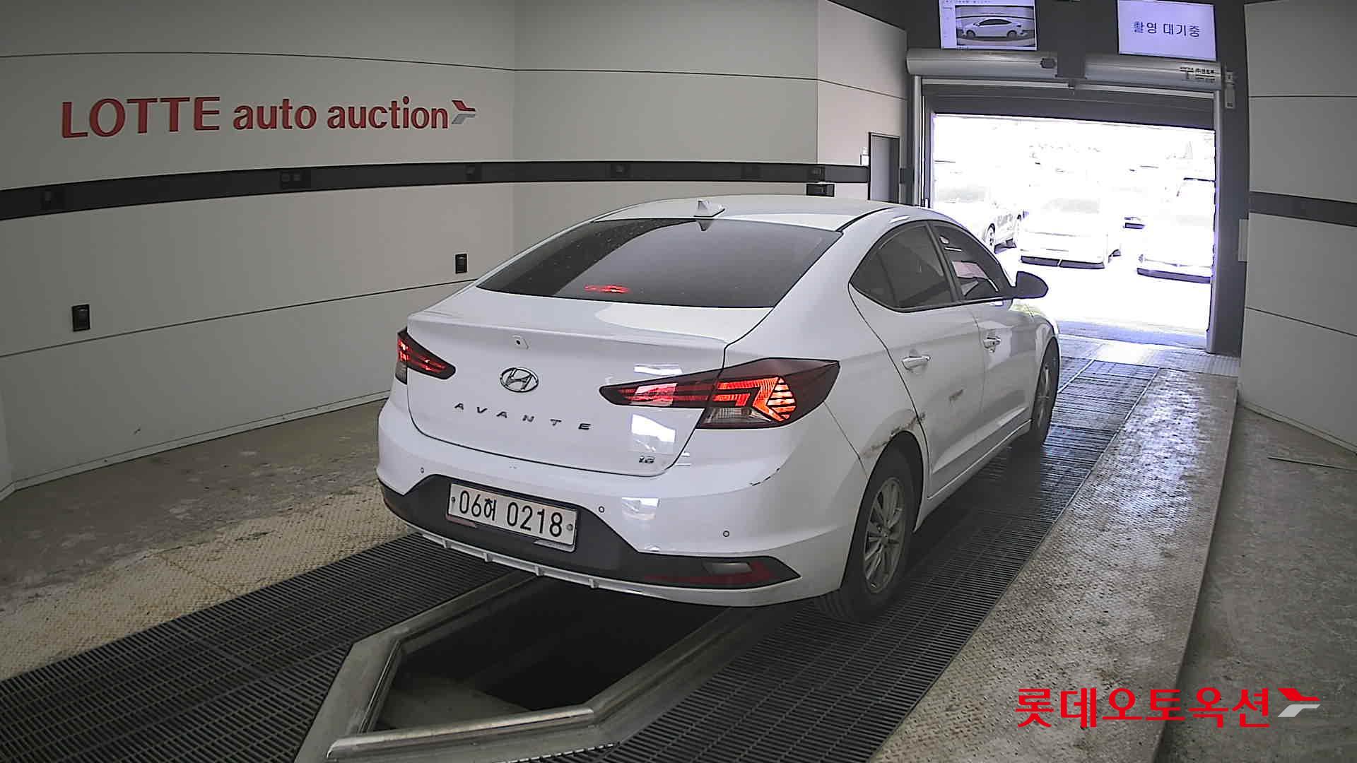 Hyundai Elantra - 18
