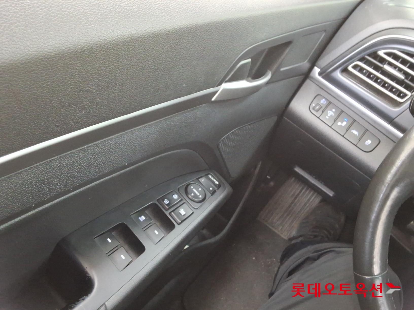 Hyundai Elantra - 29