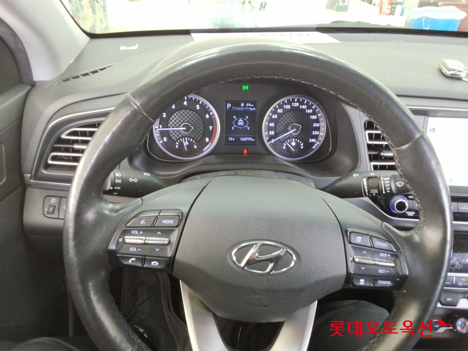Hyundai Elantra - 30