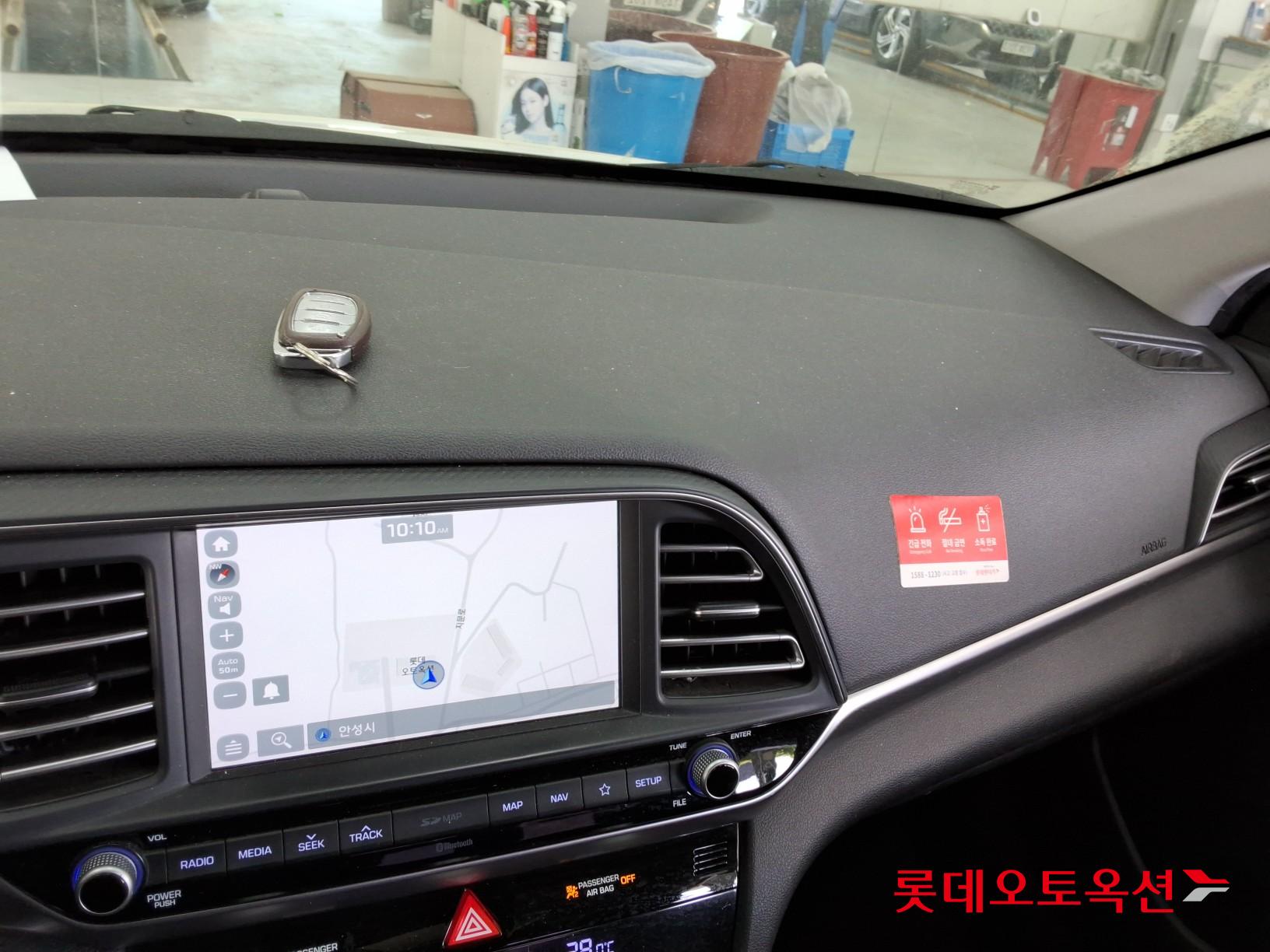 Hyundai Elantra - 32