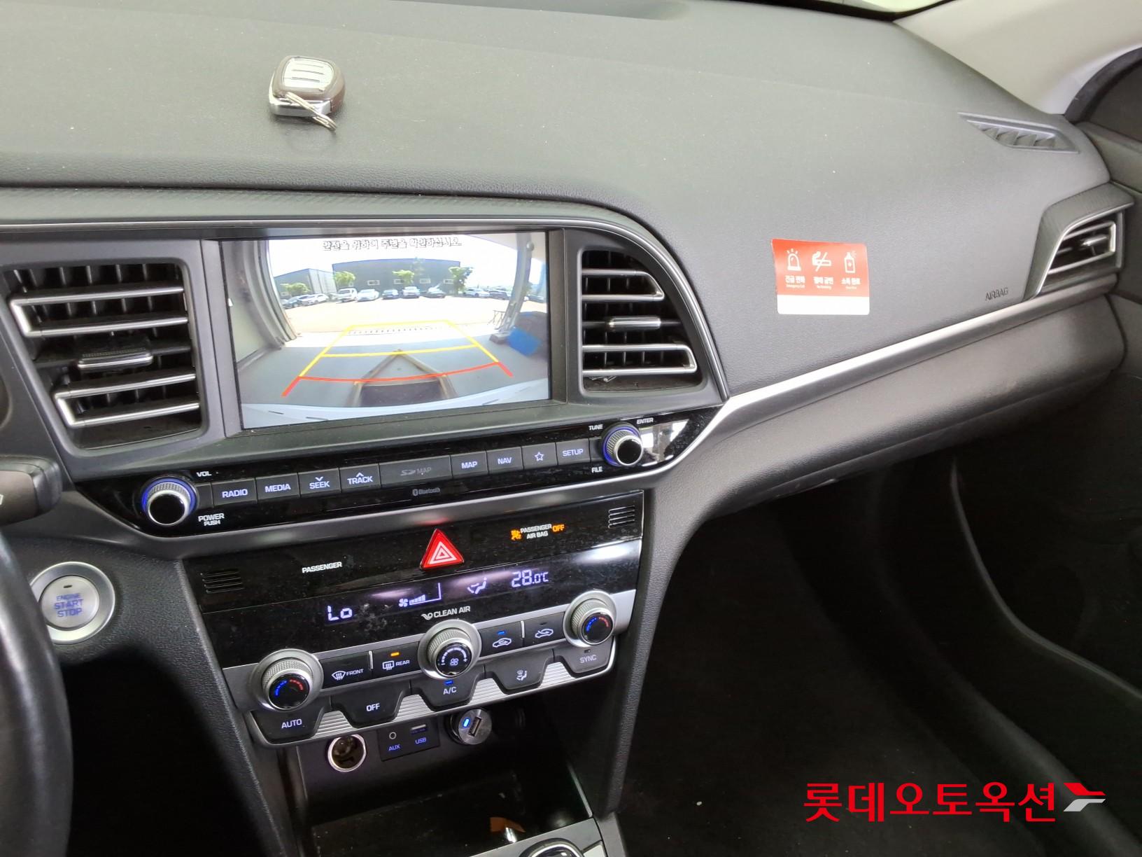 Hyundai Elantra - 33